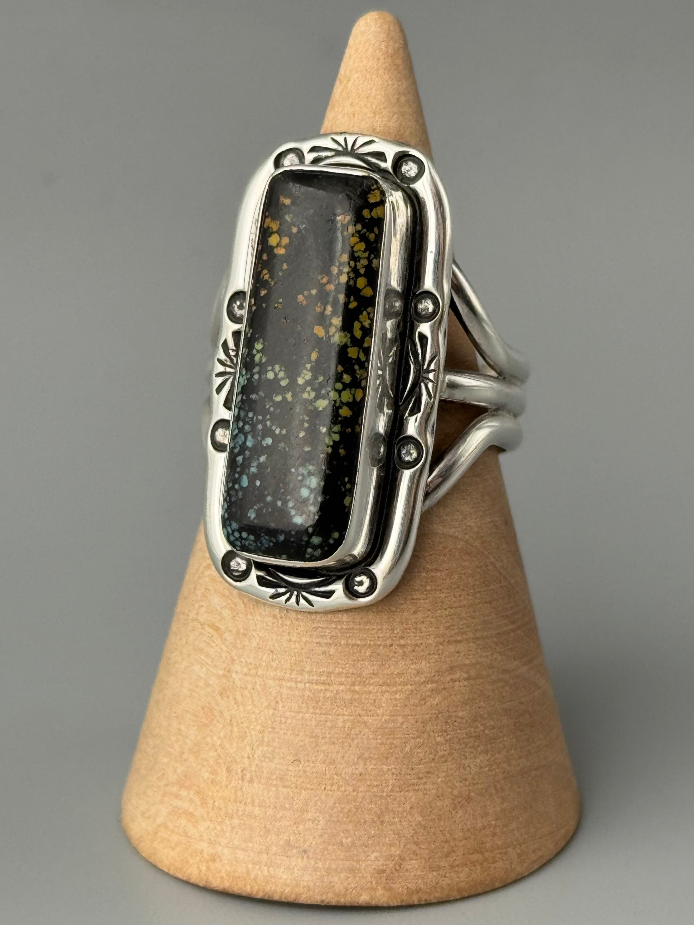 •BLACKJACK TURQUOISE - SHÁ - 2• Navajo silver ring (size 8)