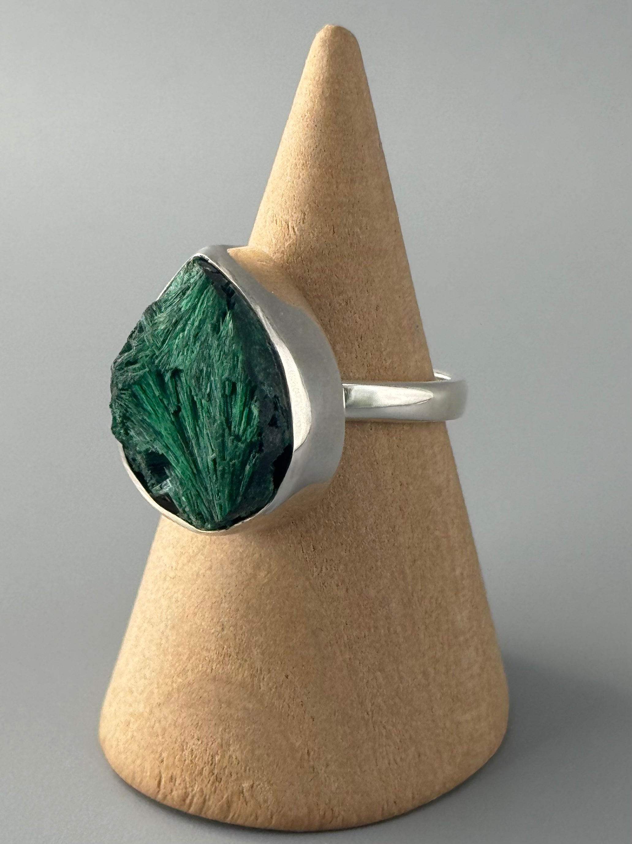 •FIBROUS MALACHITE - TEAR• simple bezel silver ring (various sizes)
