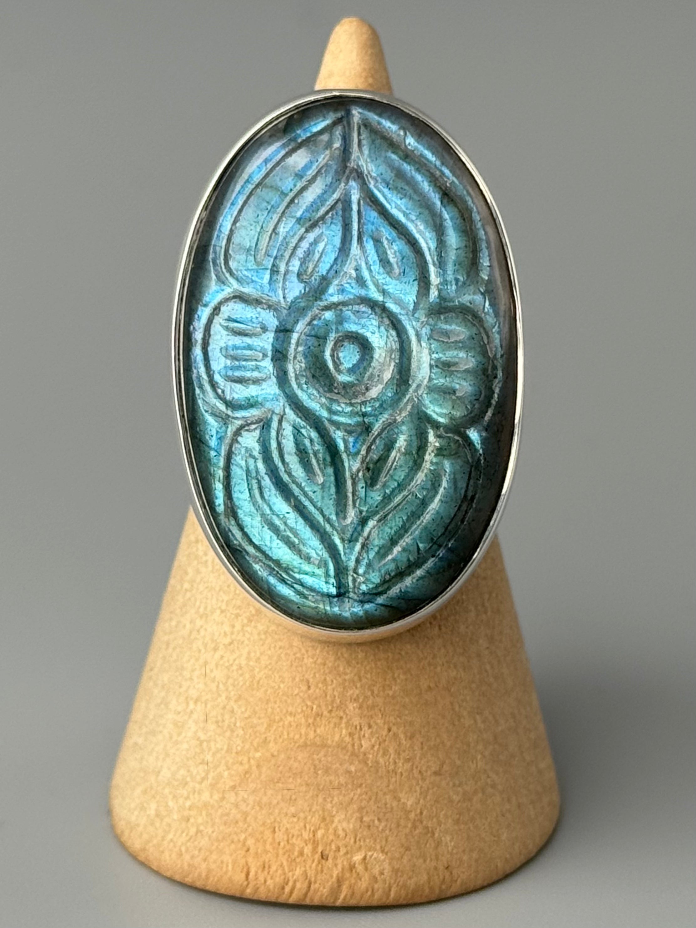 •ETCHED LABRADORITE - OVAL - 2• split band silver ring (size 6)