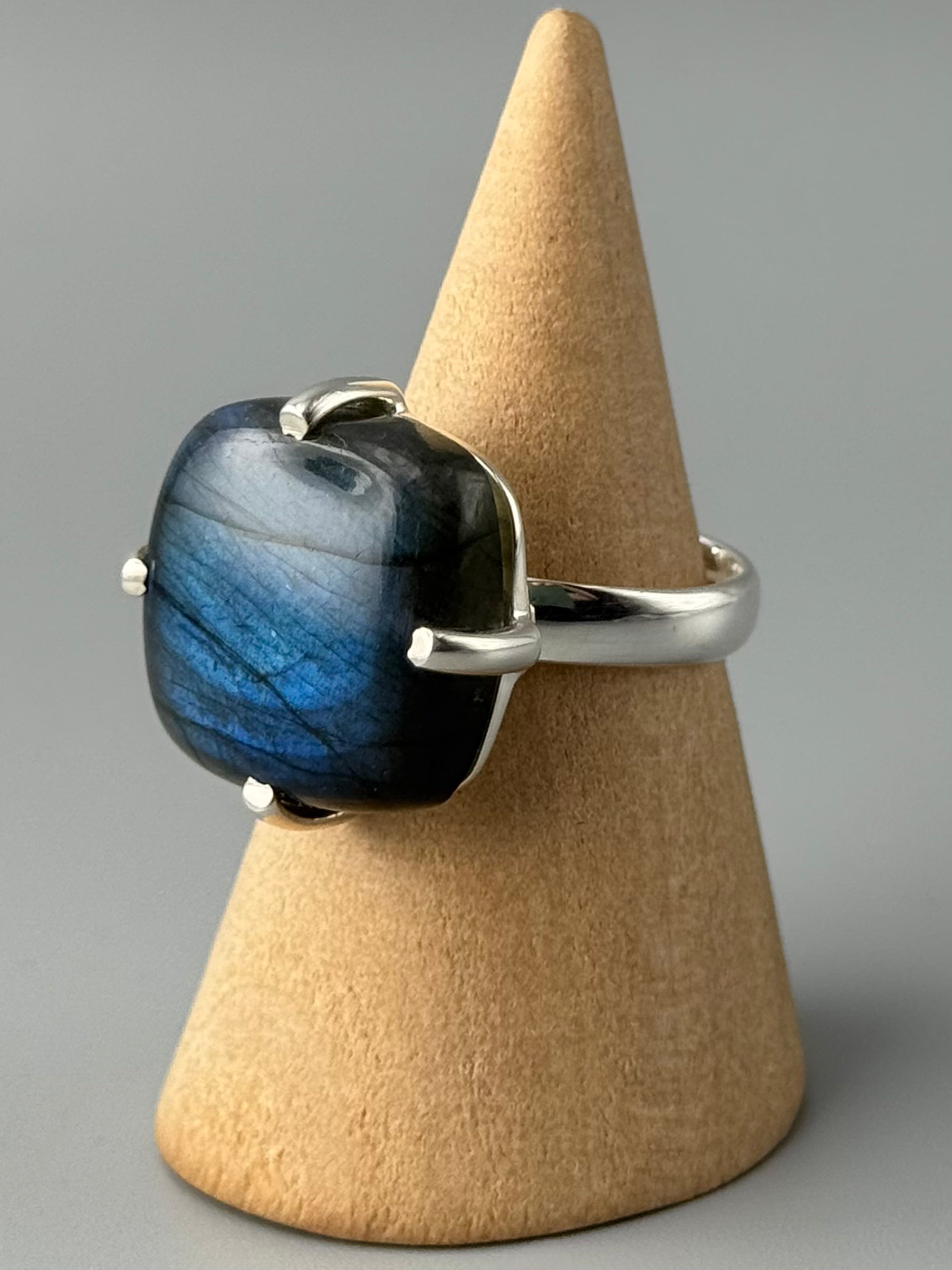 •LABRADORITE - SOFT SQUARE• prong set silver ring (size 8)
