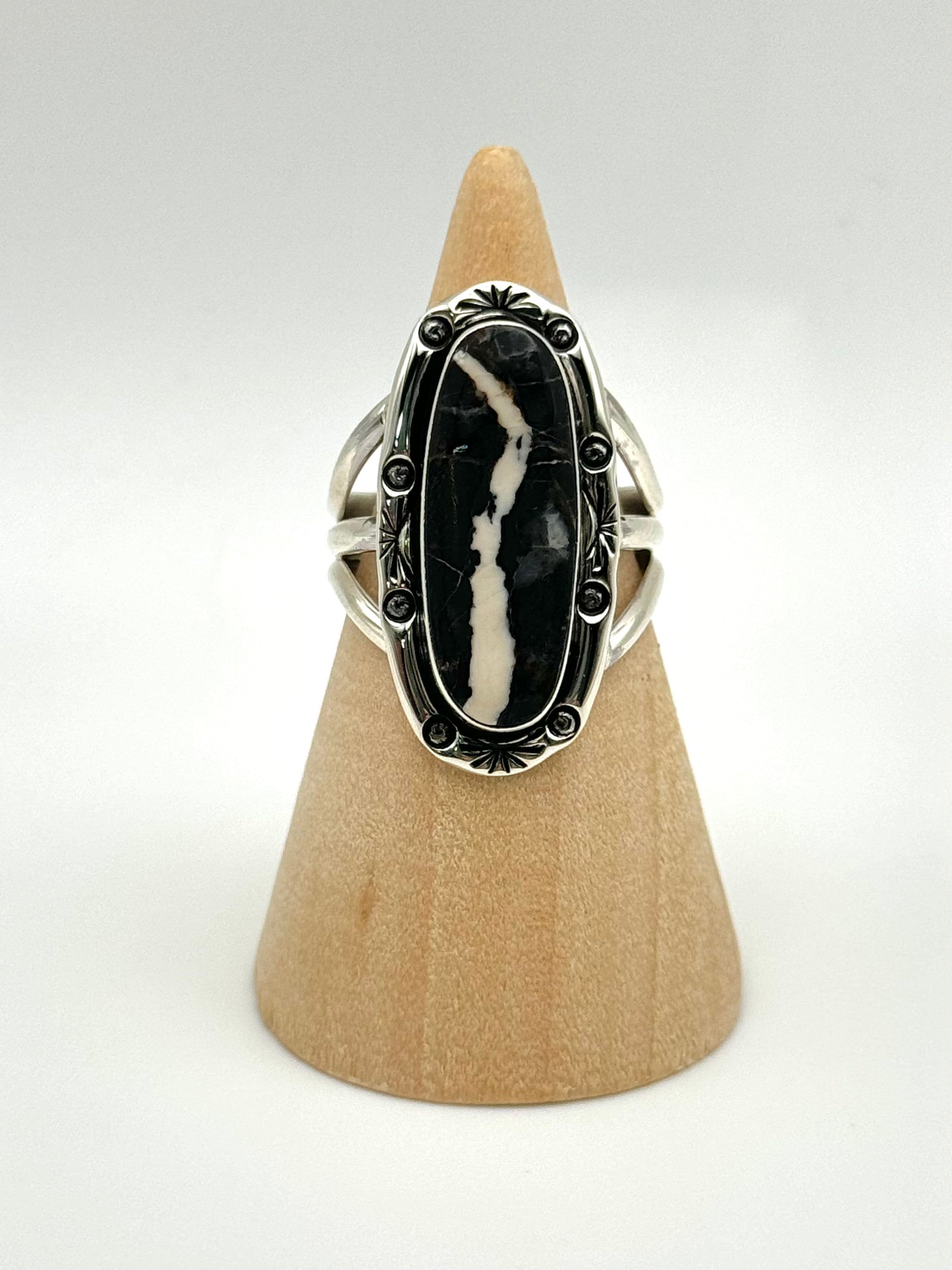 •WHITE BUFFALO TURQUOISE - 1• Navajo silver ring (size 7.5)