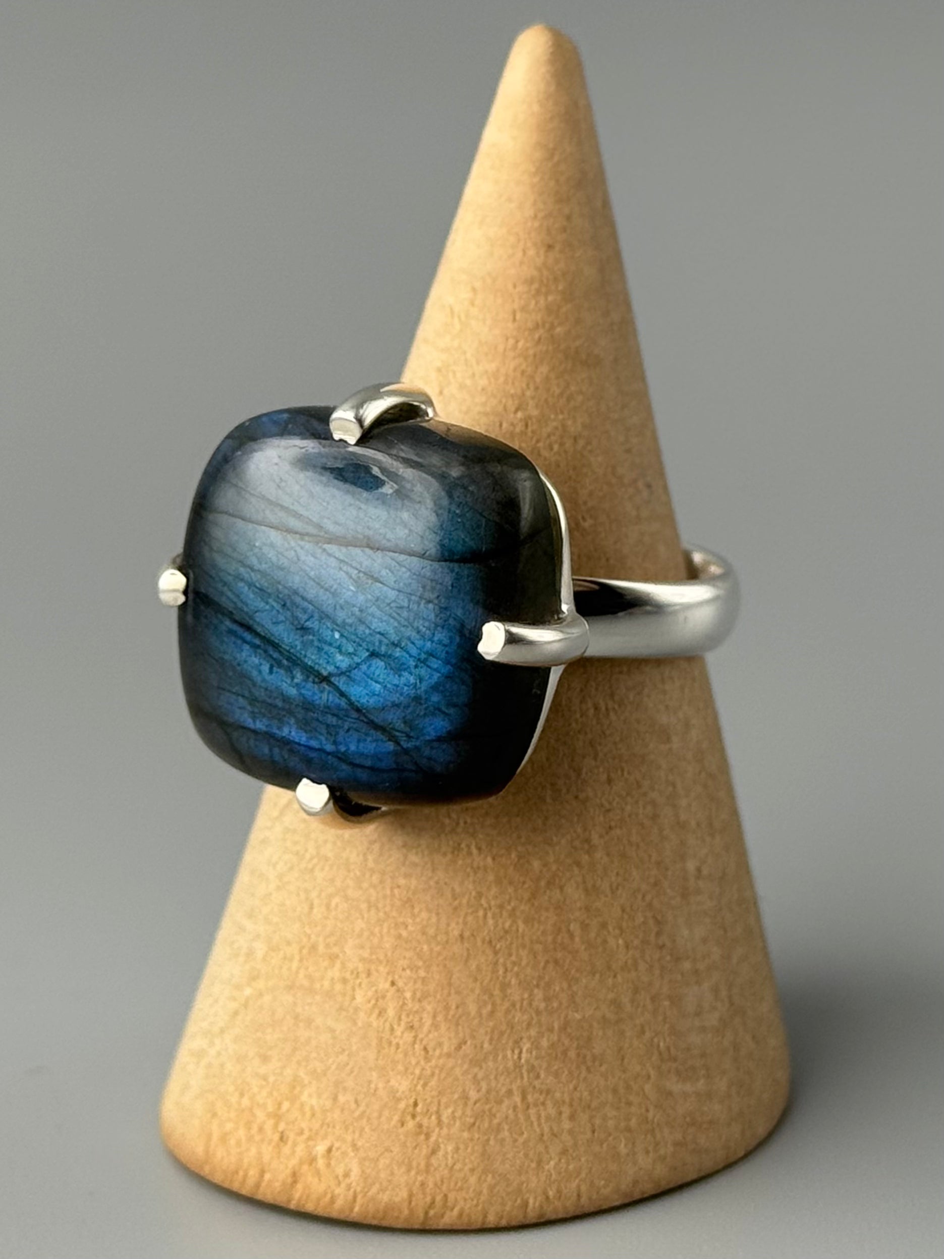 •LABRADORITE - SOFT SQUARE• prong set silver ring (size 8)