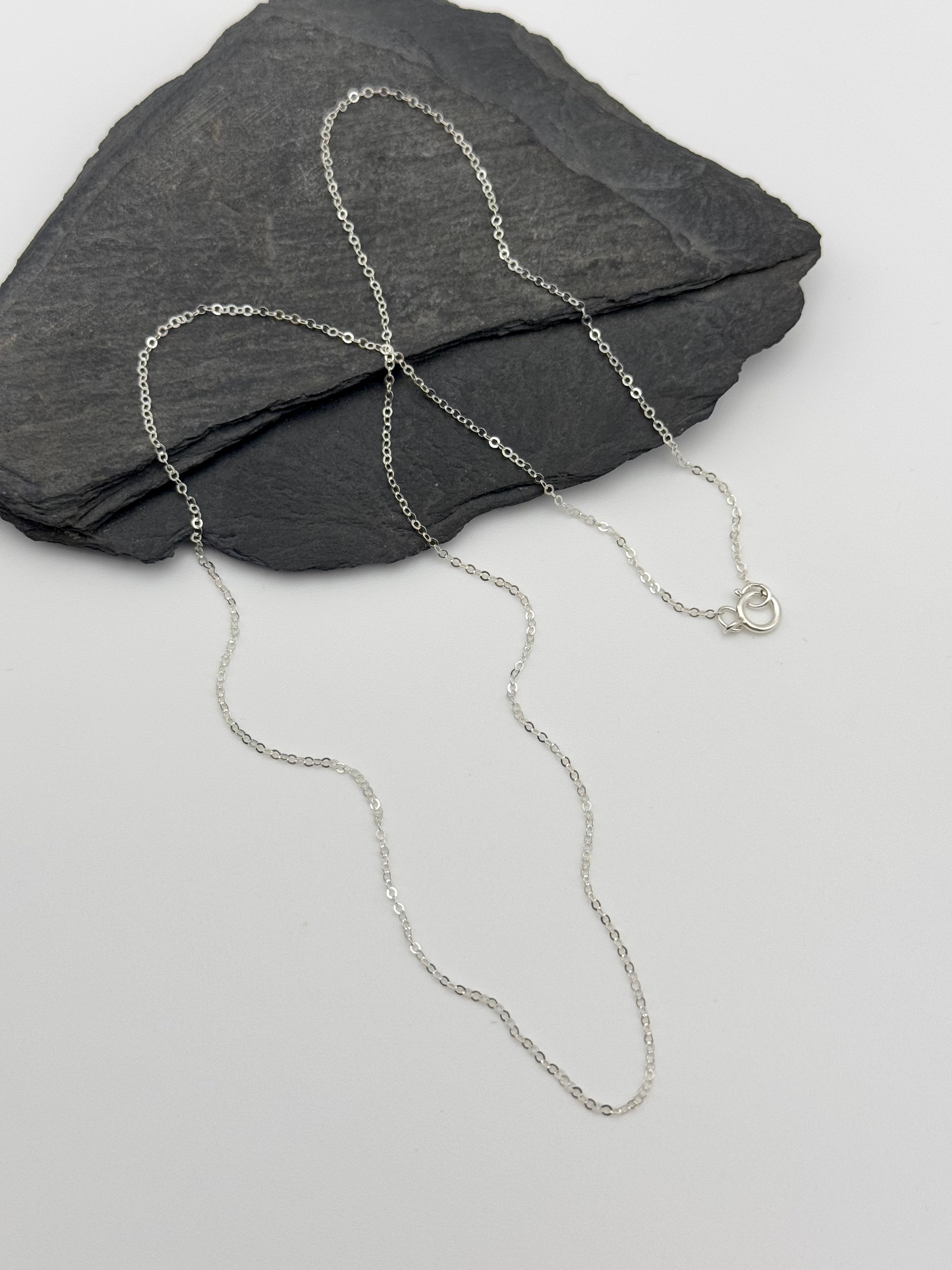 •PETITE CABLE• silver chain