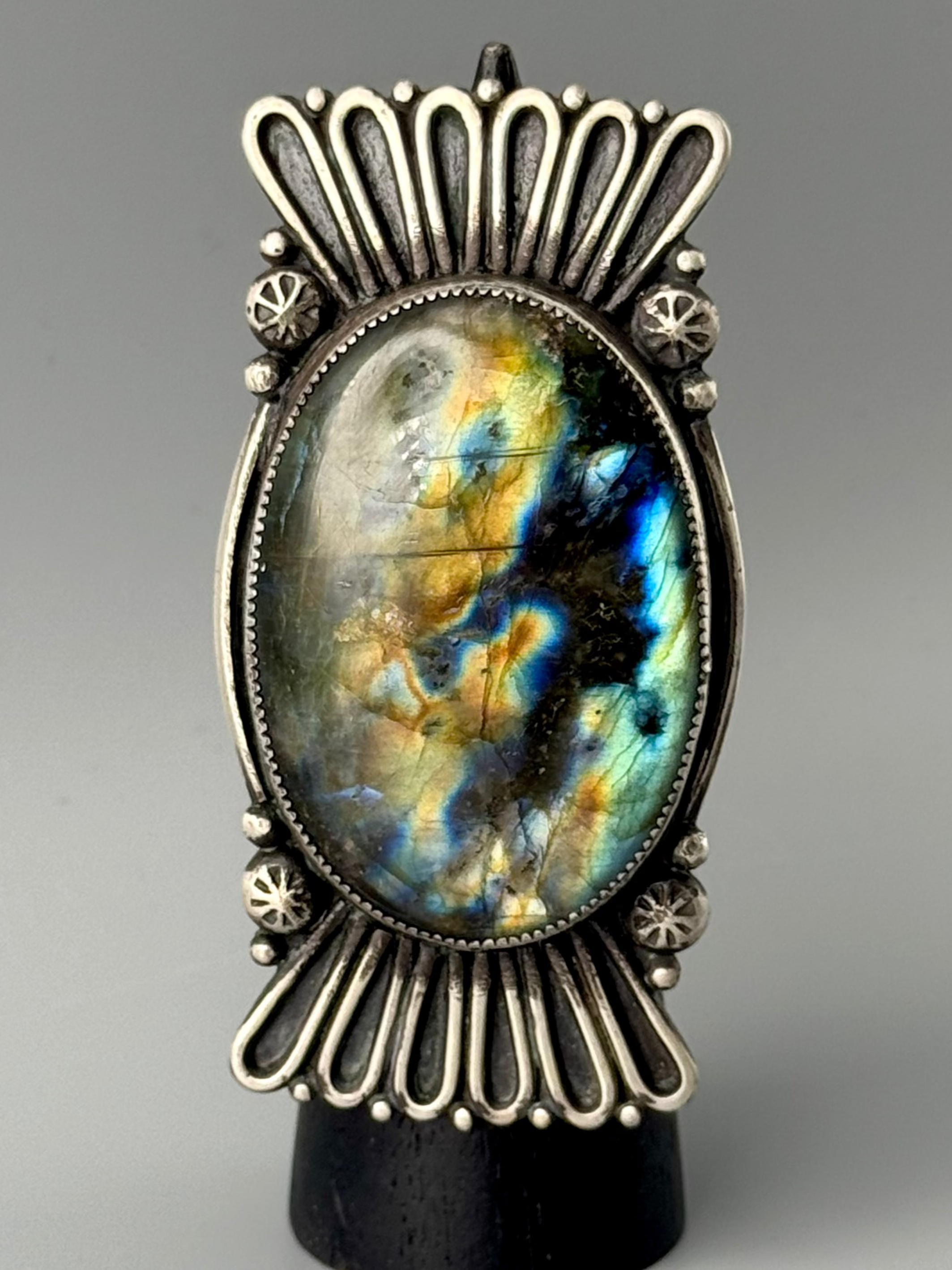 •NOUVEAU NECTAR• labradorite + silver ring (size 8.5)
