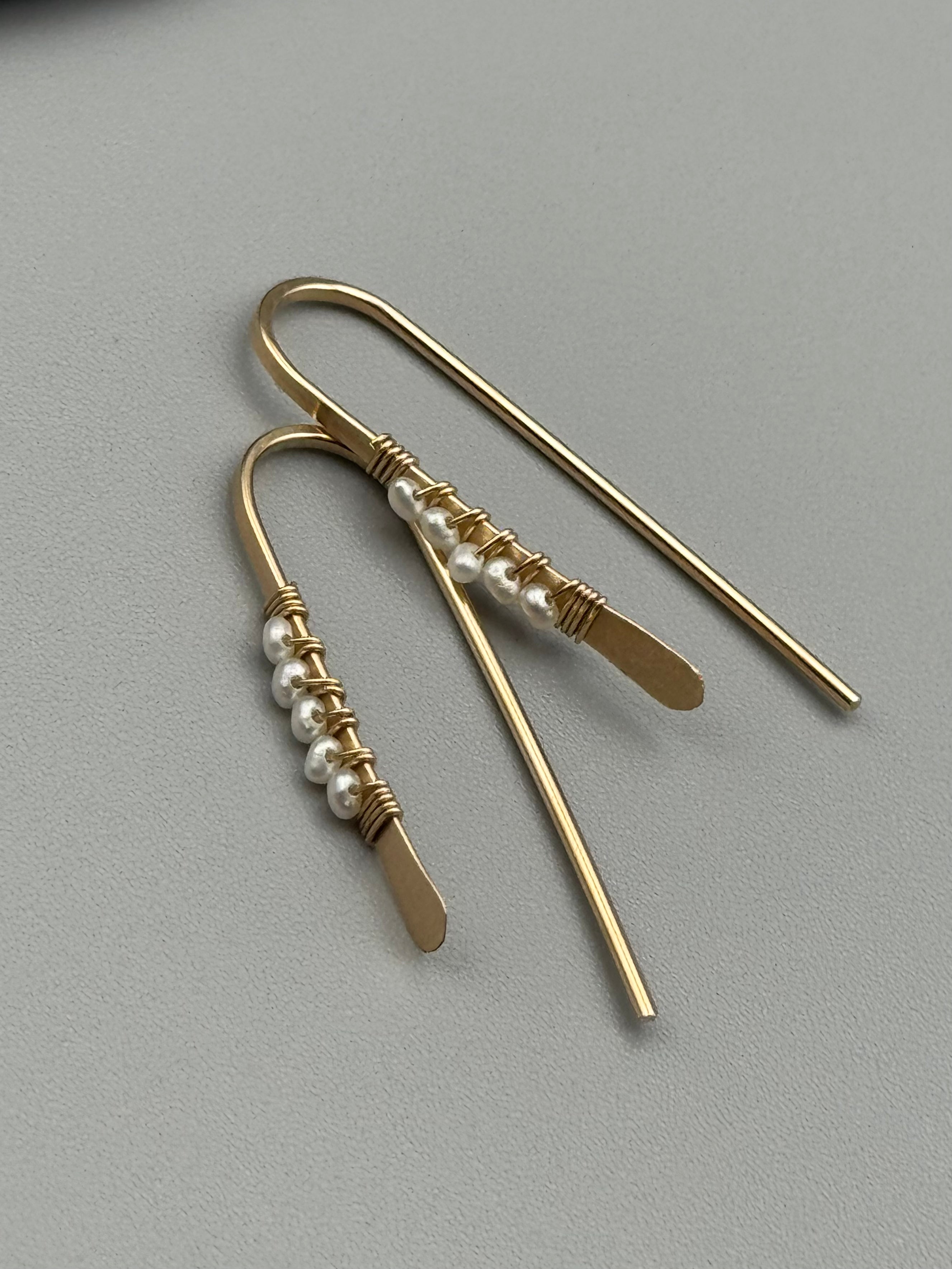 •PETITE THREADER• pearl + gold earrings