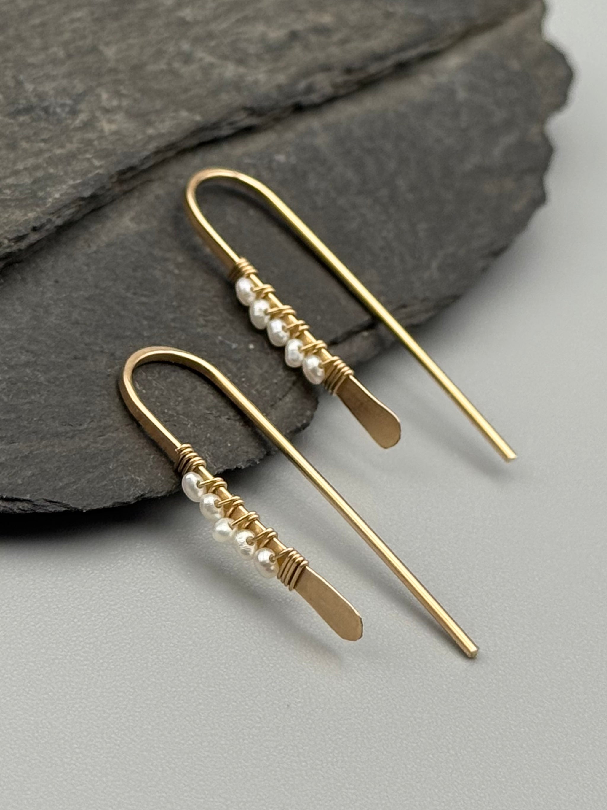 •PETITE THREADER• pearl + gold earrings