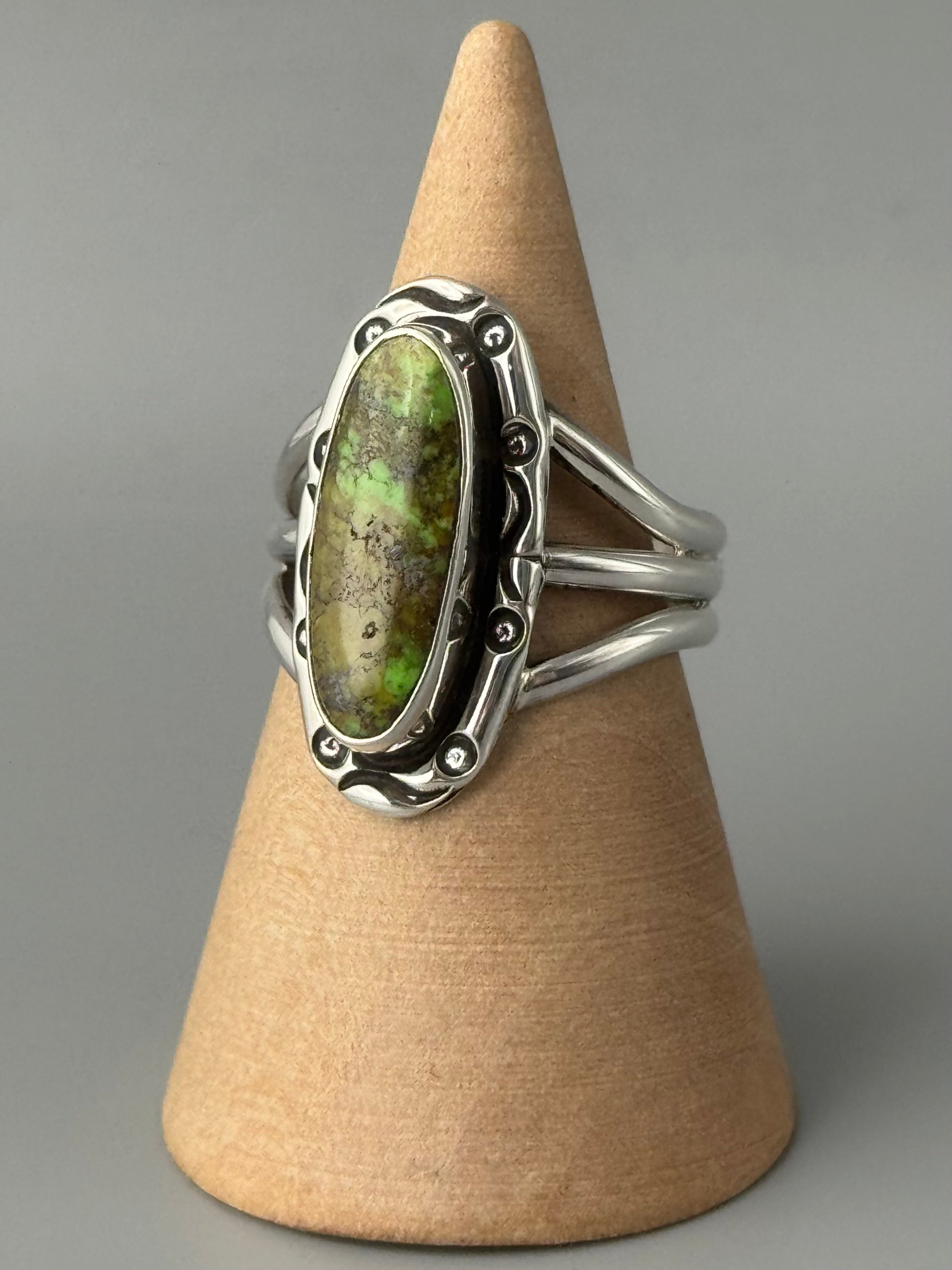 •GASPEITE - SMUDGE• Navajo silver ring (size 8.5)