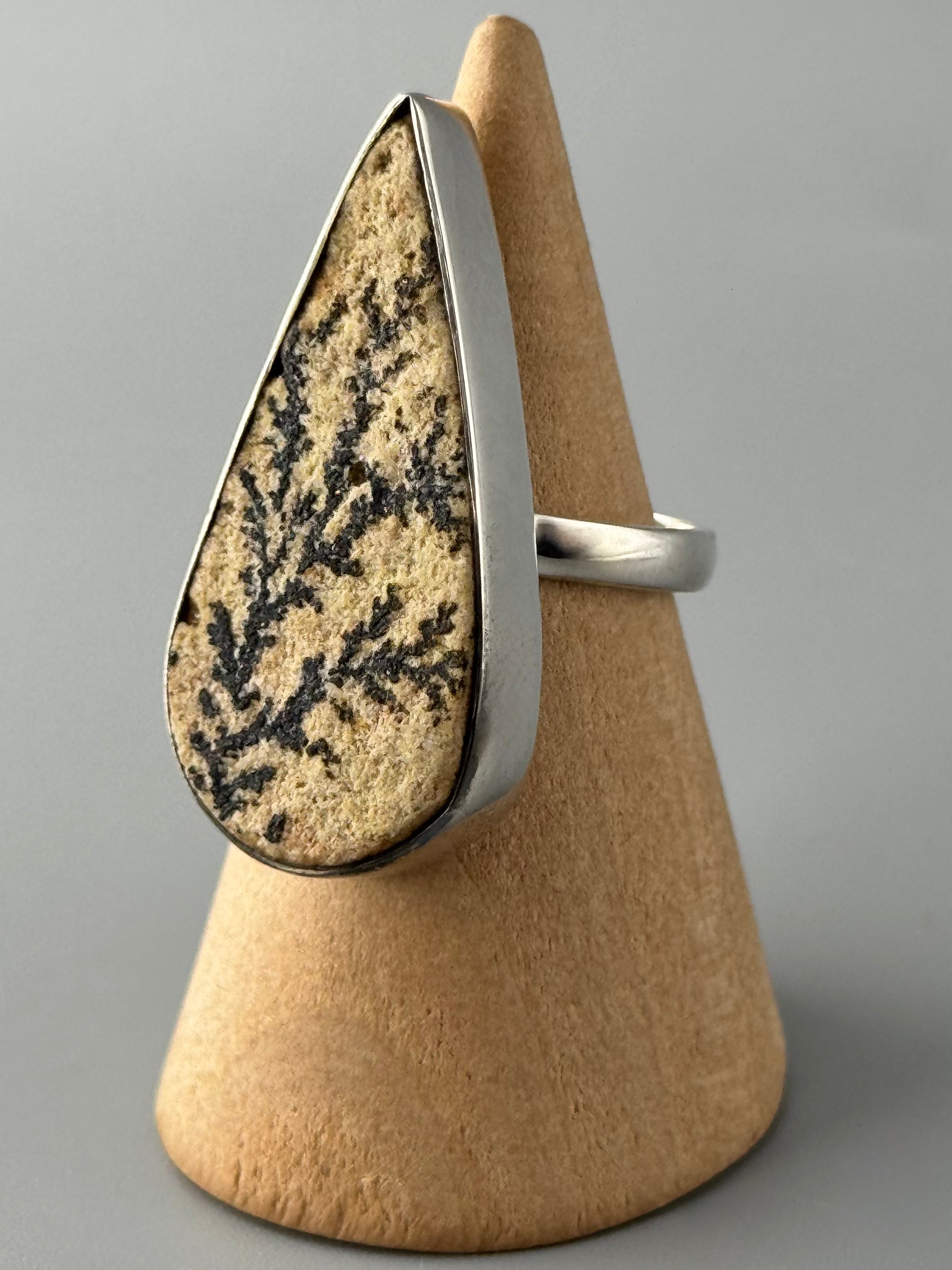 •DENDRITIC SANDSTONE - ELONGATED TEAR• sterling silver ring (size 7)