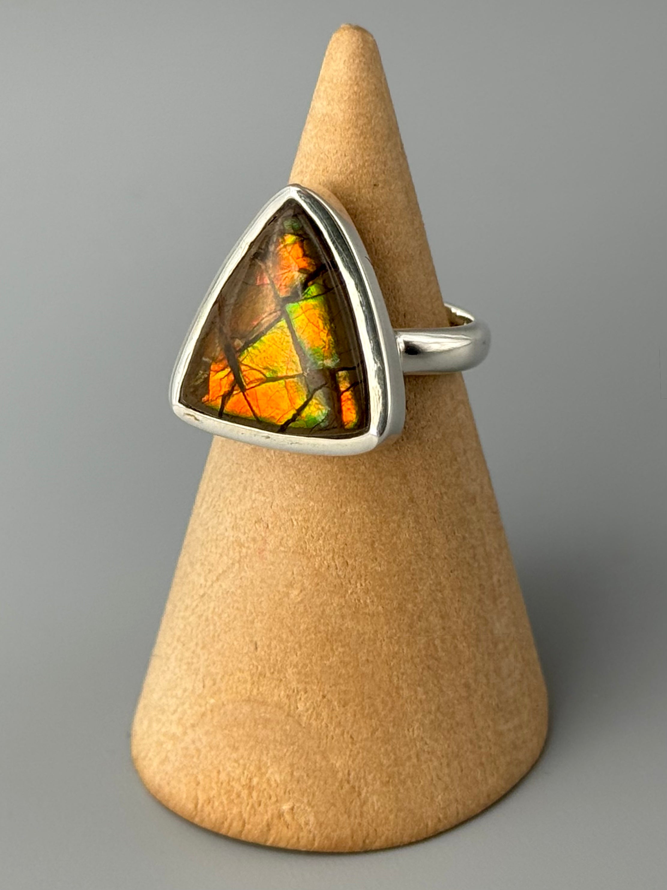 •AMMOLITE - SOFT TRIANGLE• scalloped bezel silver ring (size 5.75)