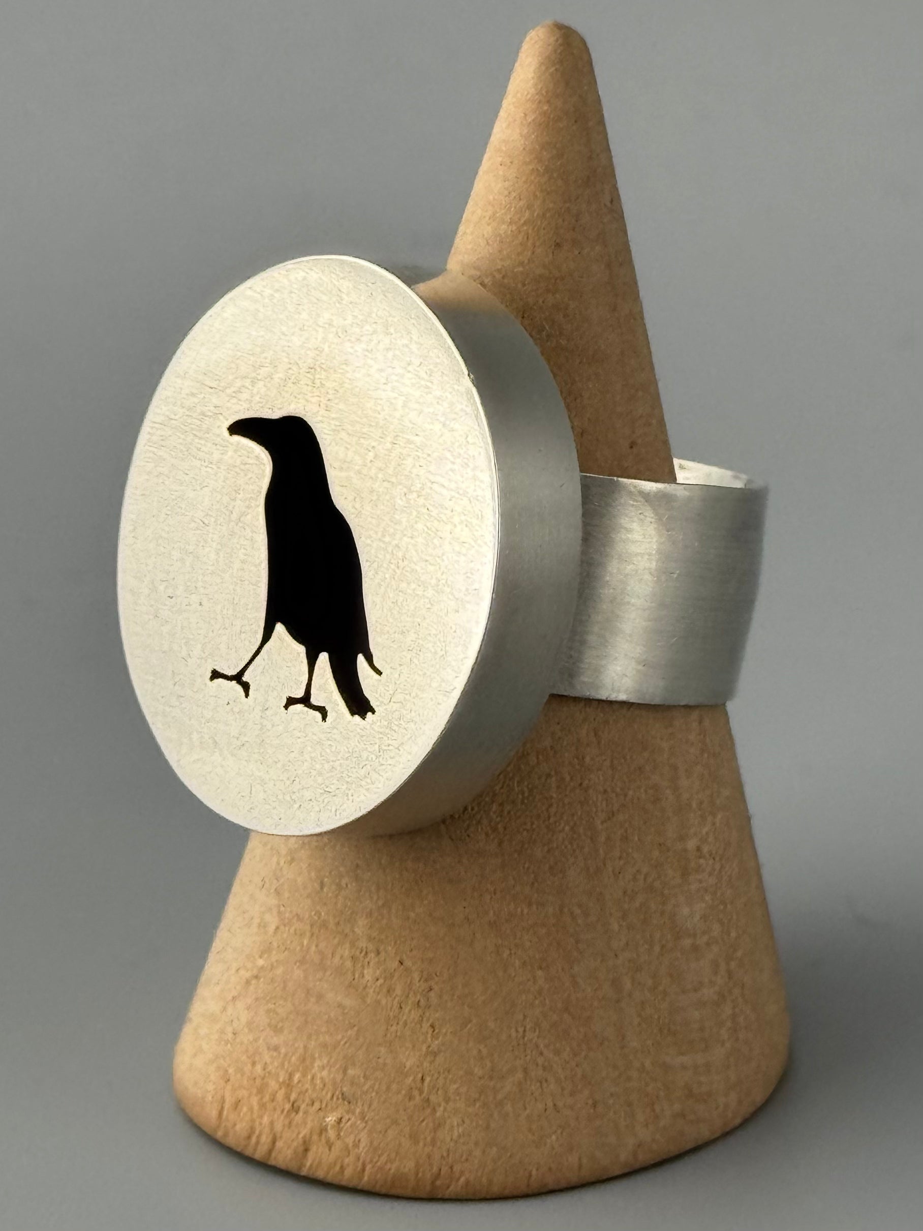 •NEVERMORE - MEDIUM• silver raven shadowbox ring (size 9)