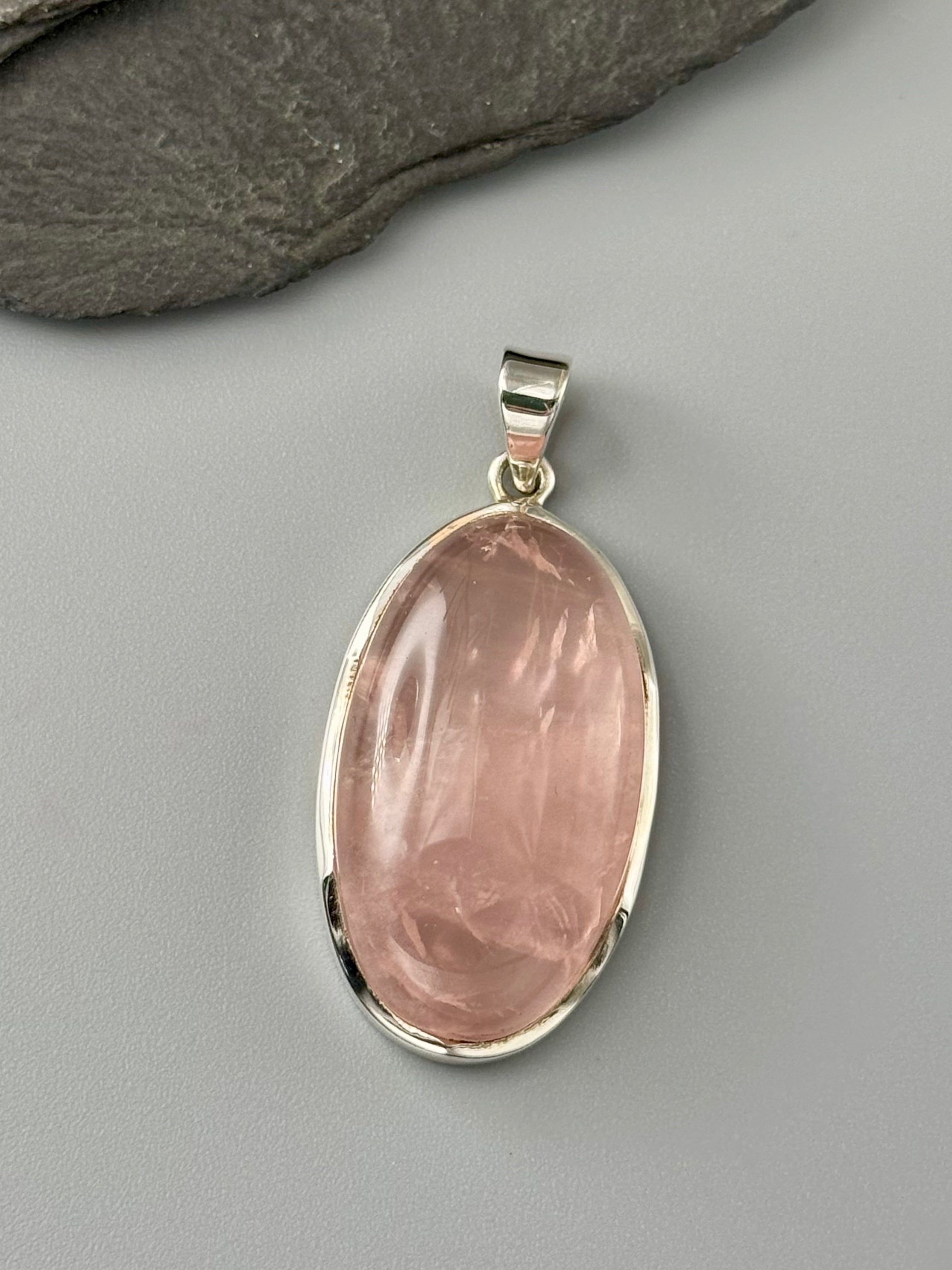 •ROSE QUARTZ - MEDIUM OVAL - SCALLOPED• sterling silver pendant