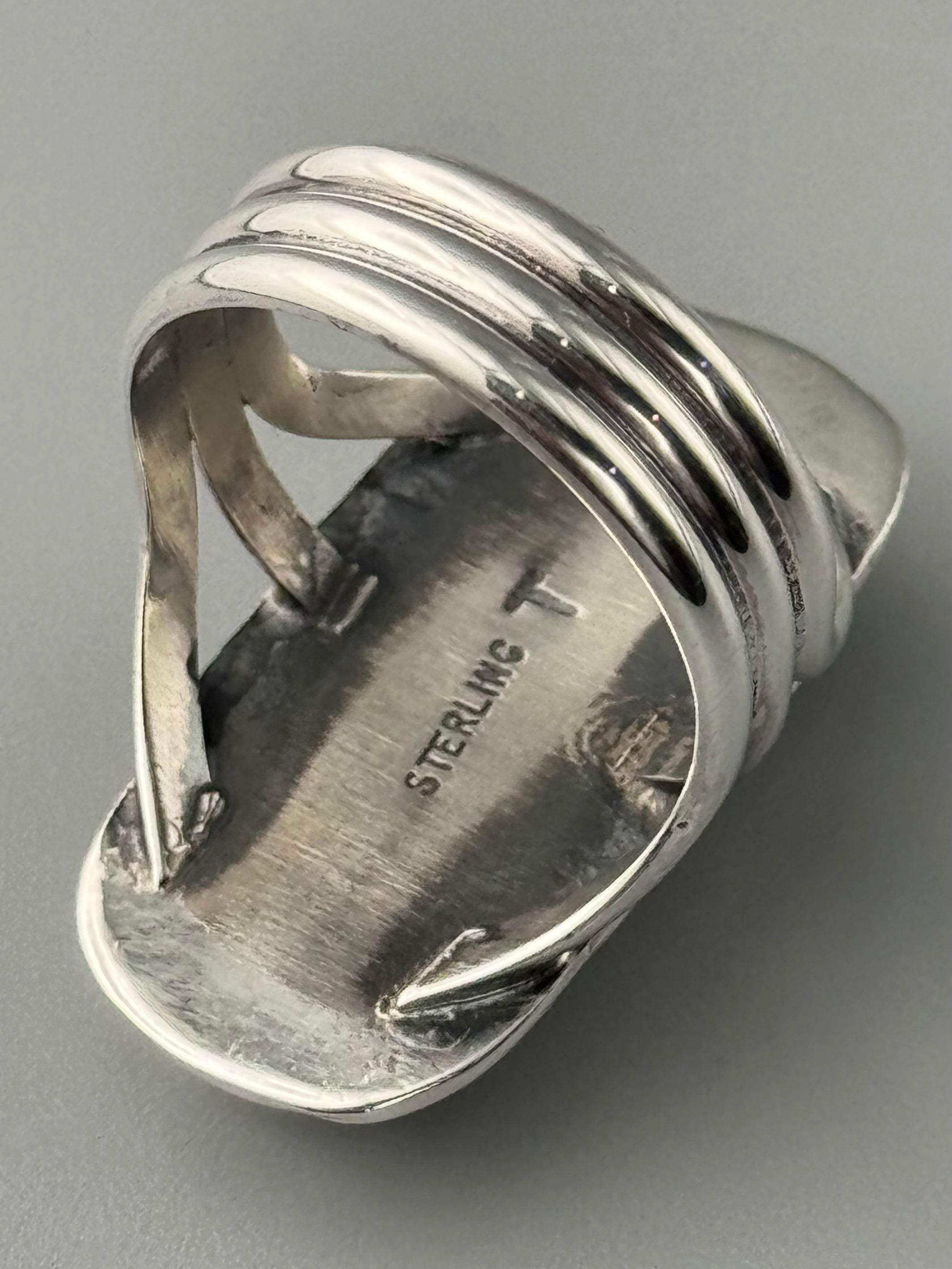 •BLACKJACK TURQUOISE - SHÁ - 2• Navajo silver ring (size 8)