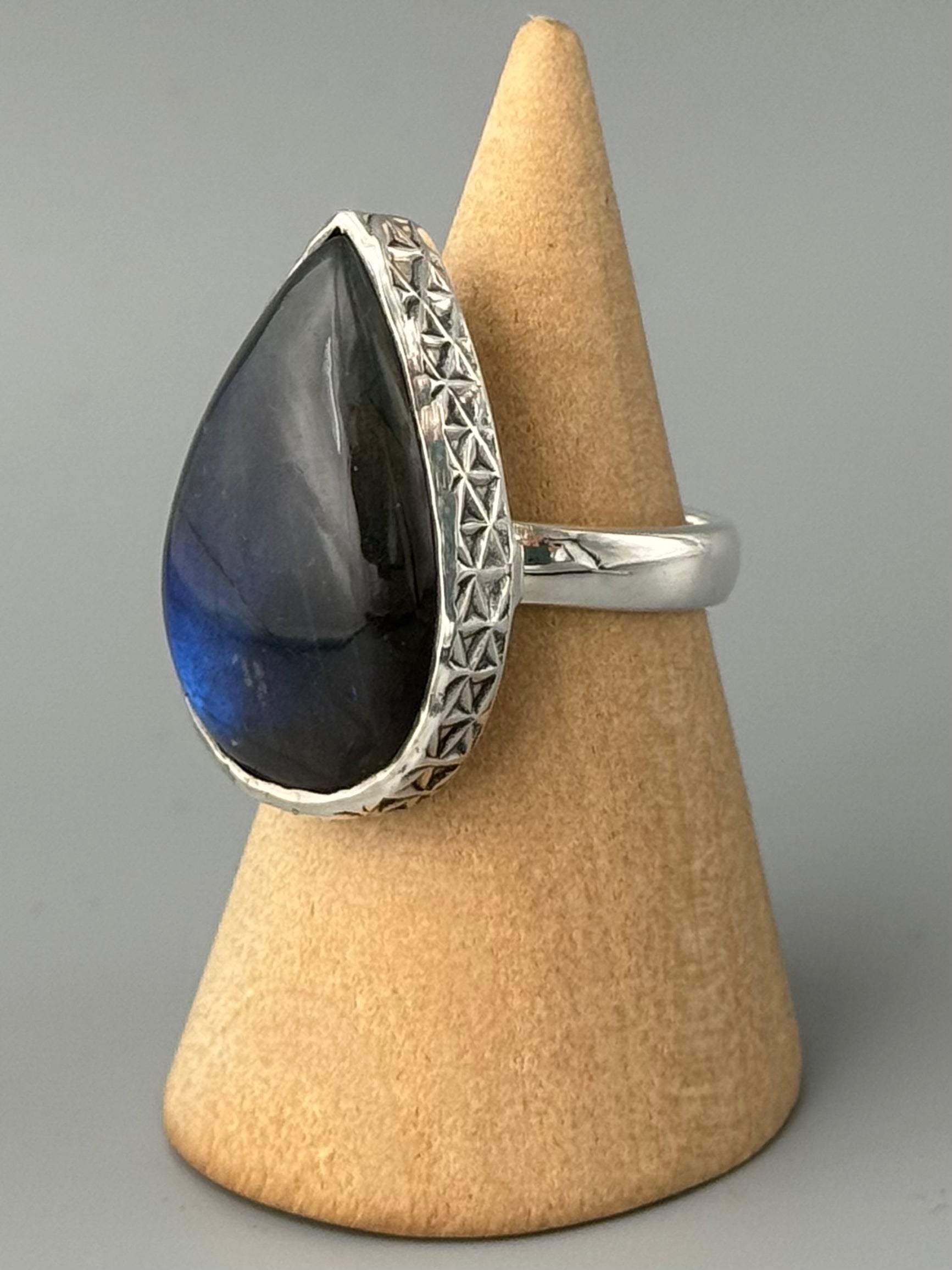 •LABRADORITE - TEAR• elemental bezel silver ring (size 7)