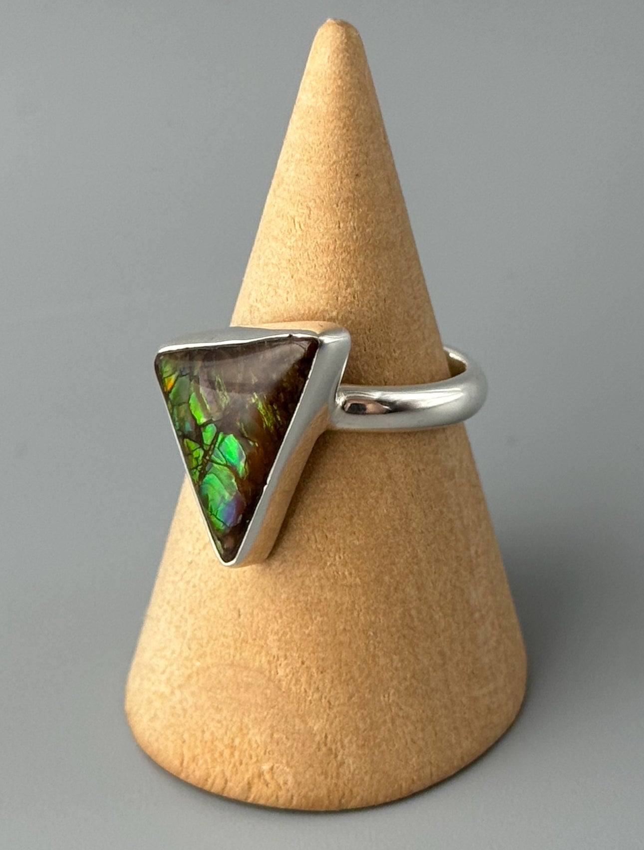 •AMMOLITE - SOFT TRIANGLE• simple bezel silver ring (size 8)