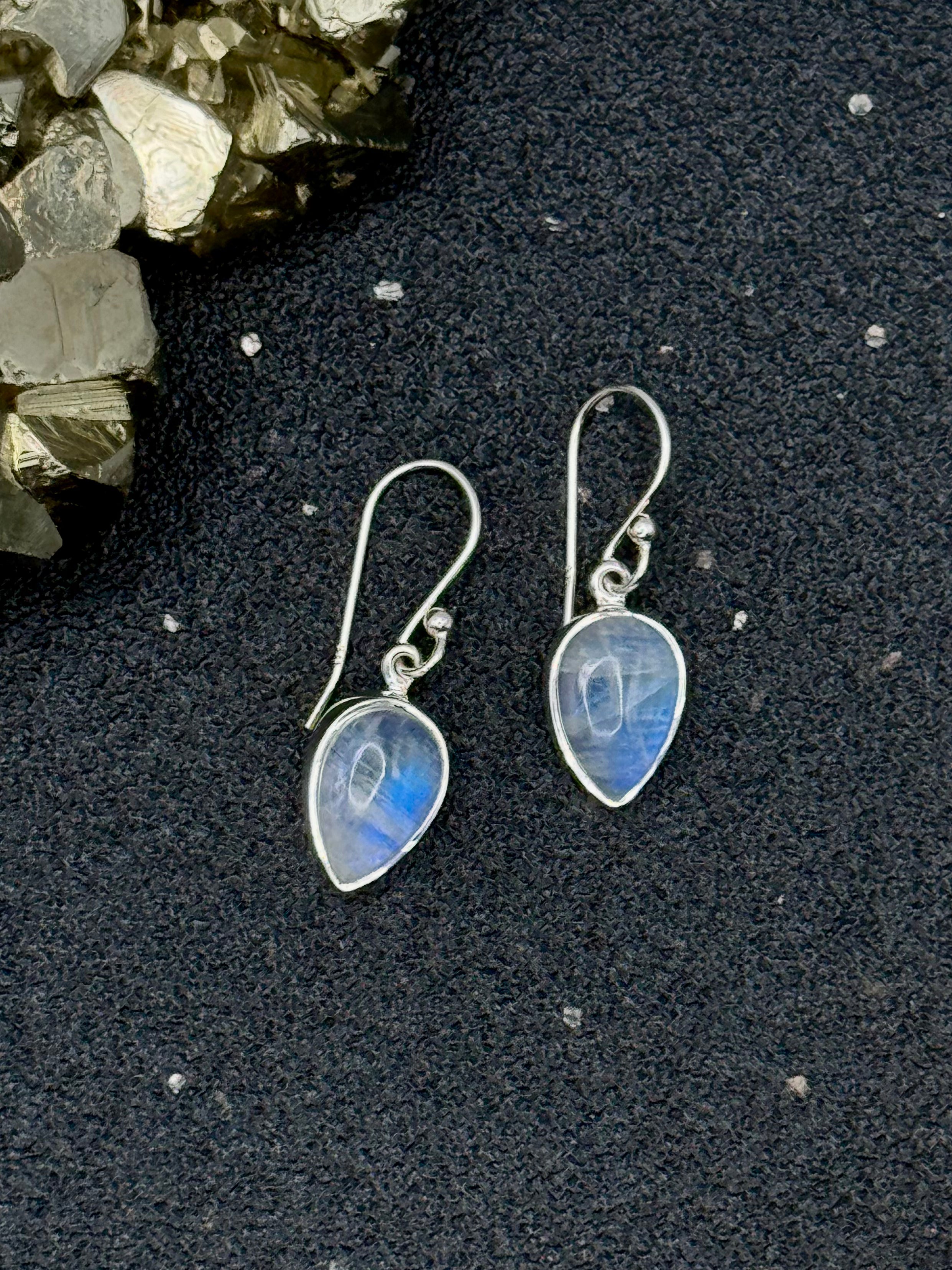 •RAINBOW MOONSTONE SPEAR TEAR• silver dangle earrings