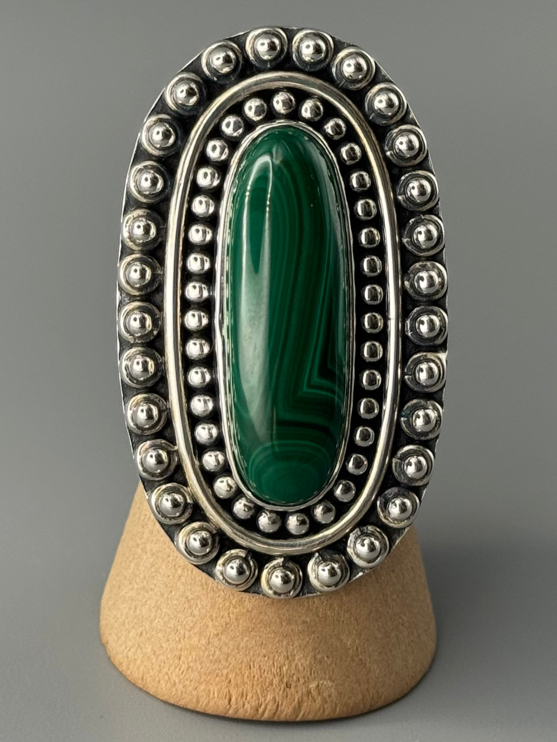 •MALACHITE OVAL - DOTTIE• split band silver ring (size 6)