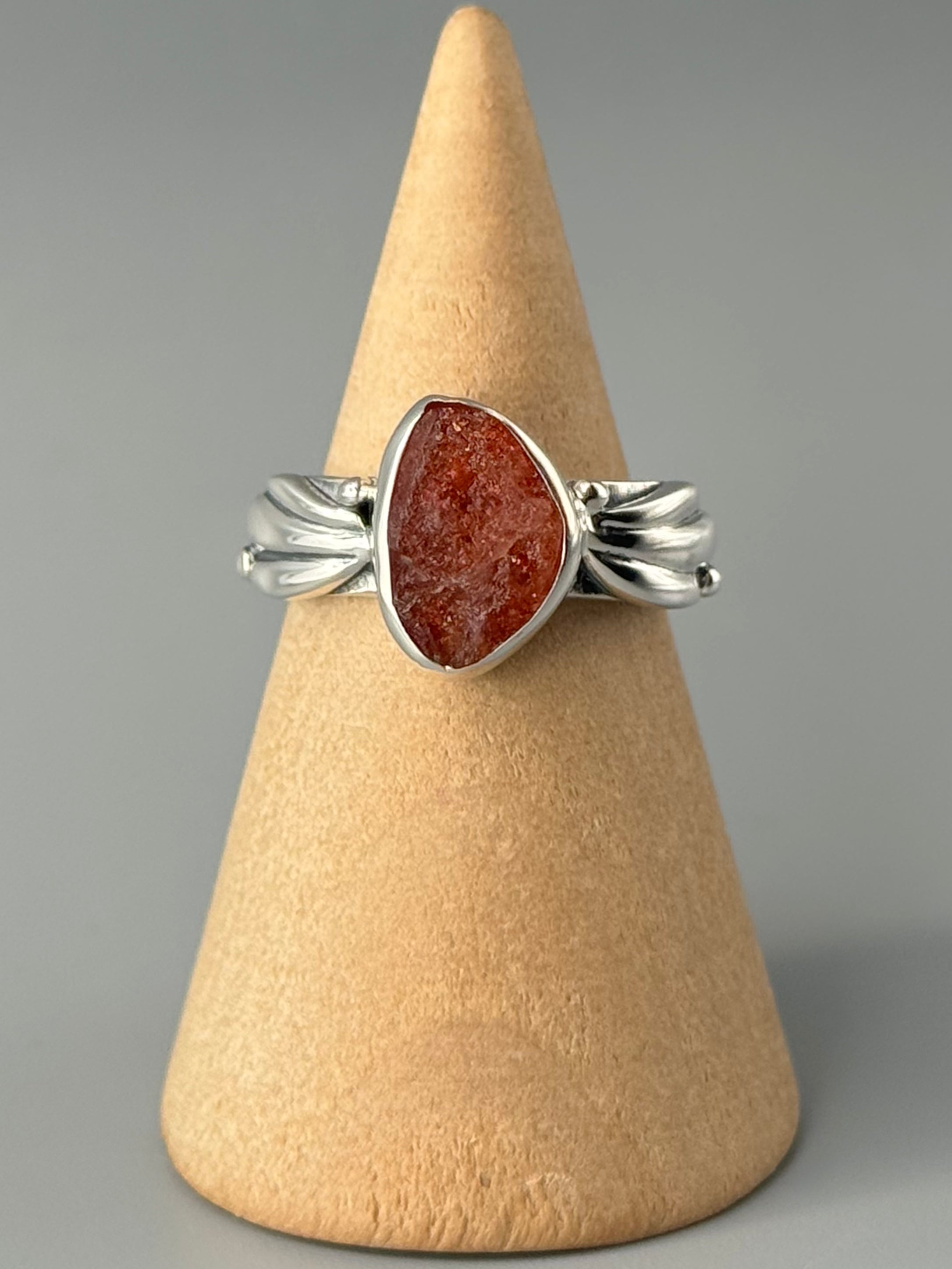 •SUNSTONE - ANTHER• sterling silver ring (size 7)