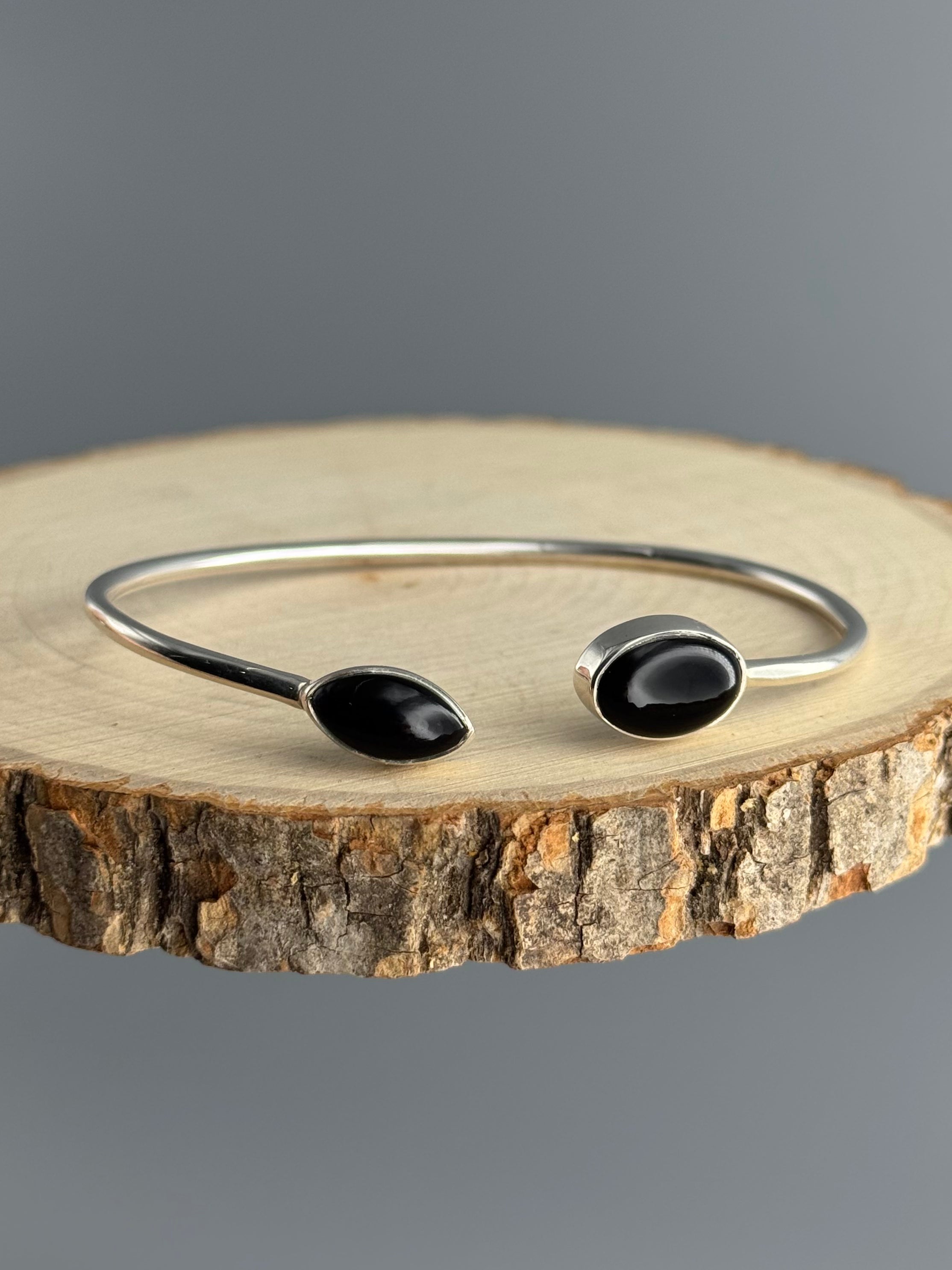 •EYE + OVAL• onyx + silver twist-on cuff bracelet