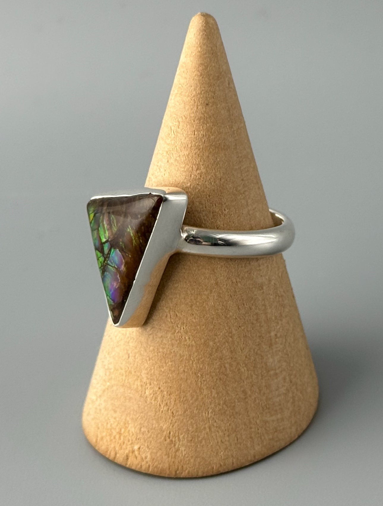 •AMMOLITE - SOFT TRIANGLE• simple bezel silver ring (size 8)