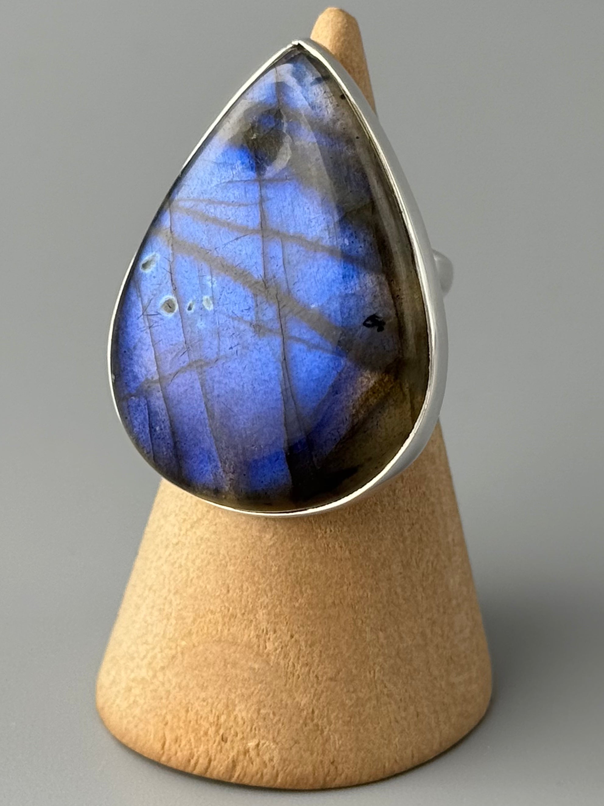 •LABRADORITE - LARGE TEAR• split band silver ring (size 6.25)