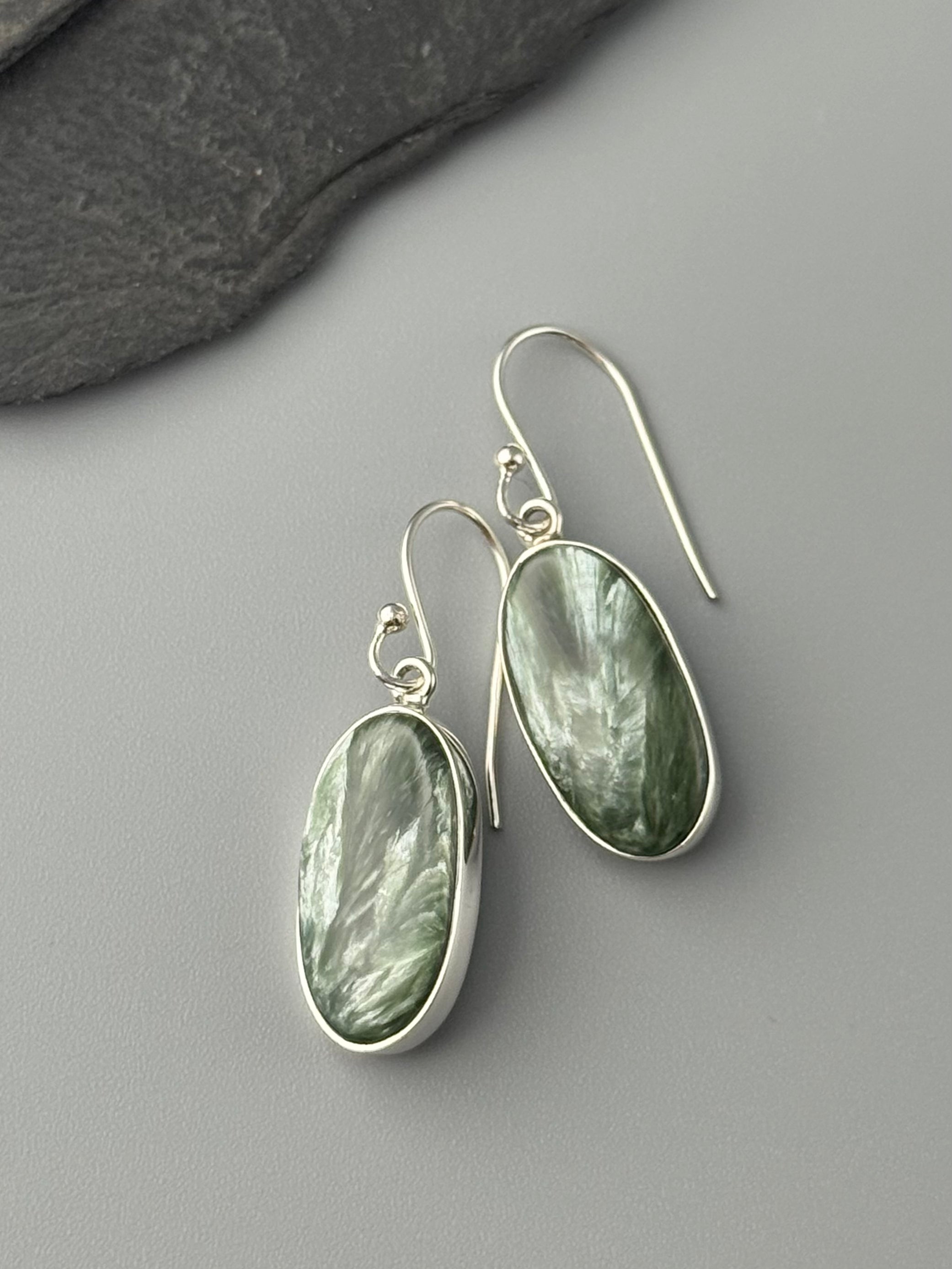 •SERAPHINITE - OVAL• silver dangle earrings