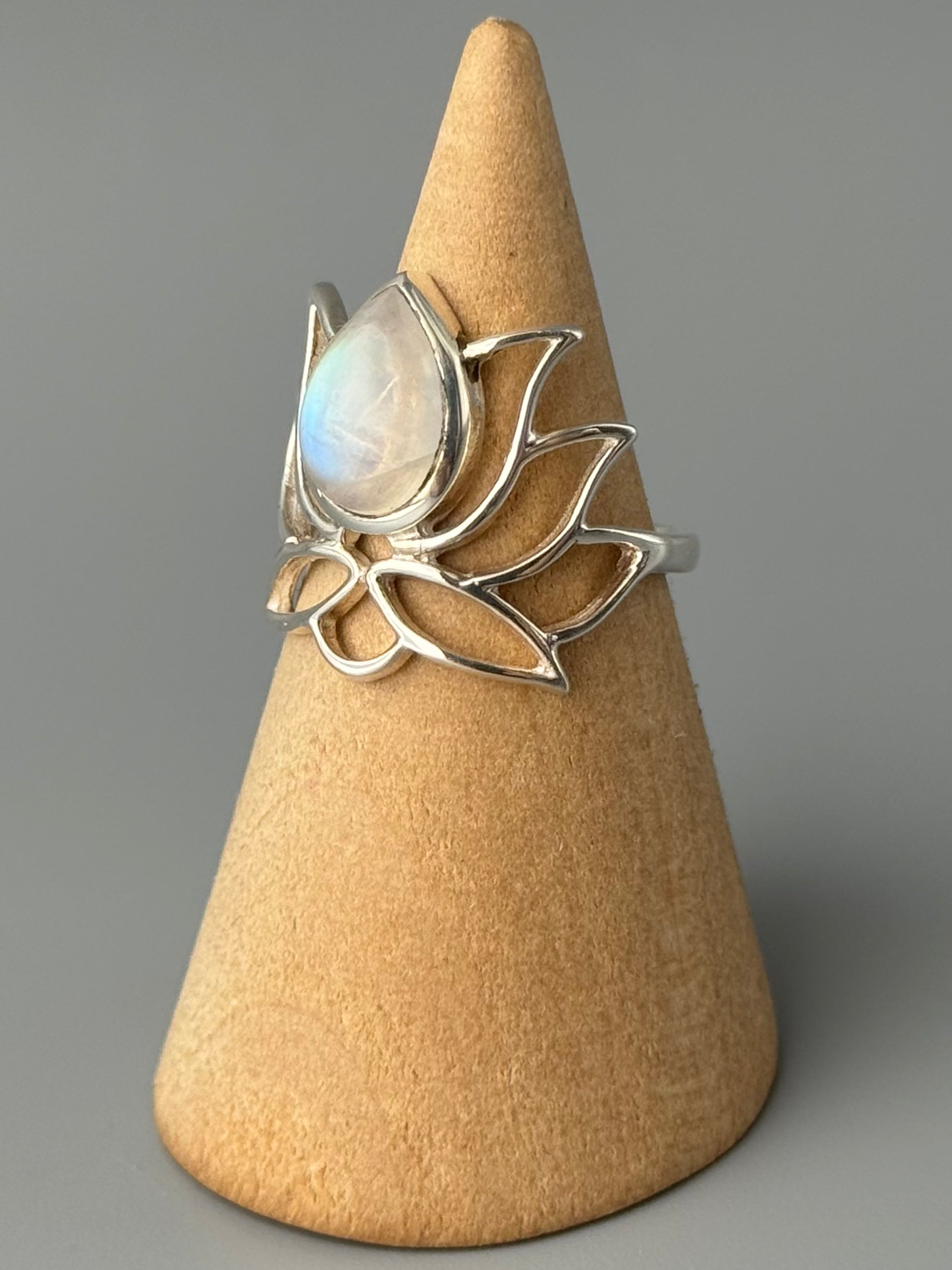•RAINBOW MOONSTONE - LOTUS• silver ring (various sizes)