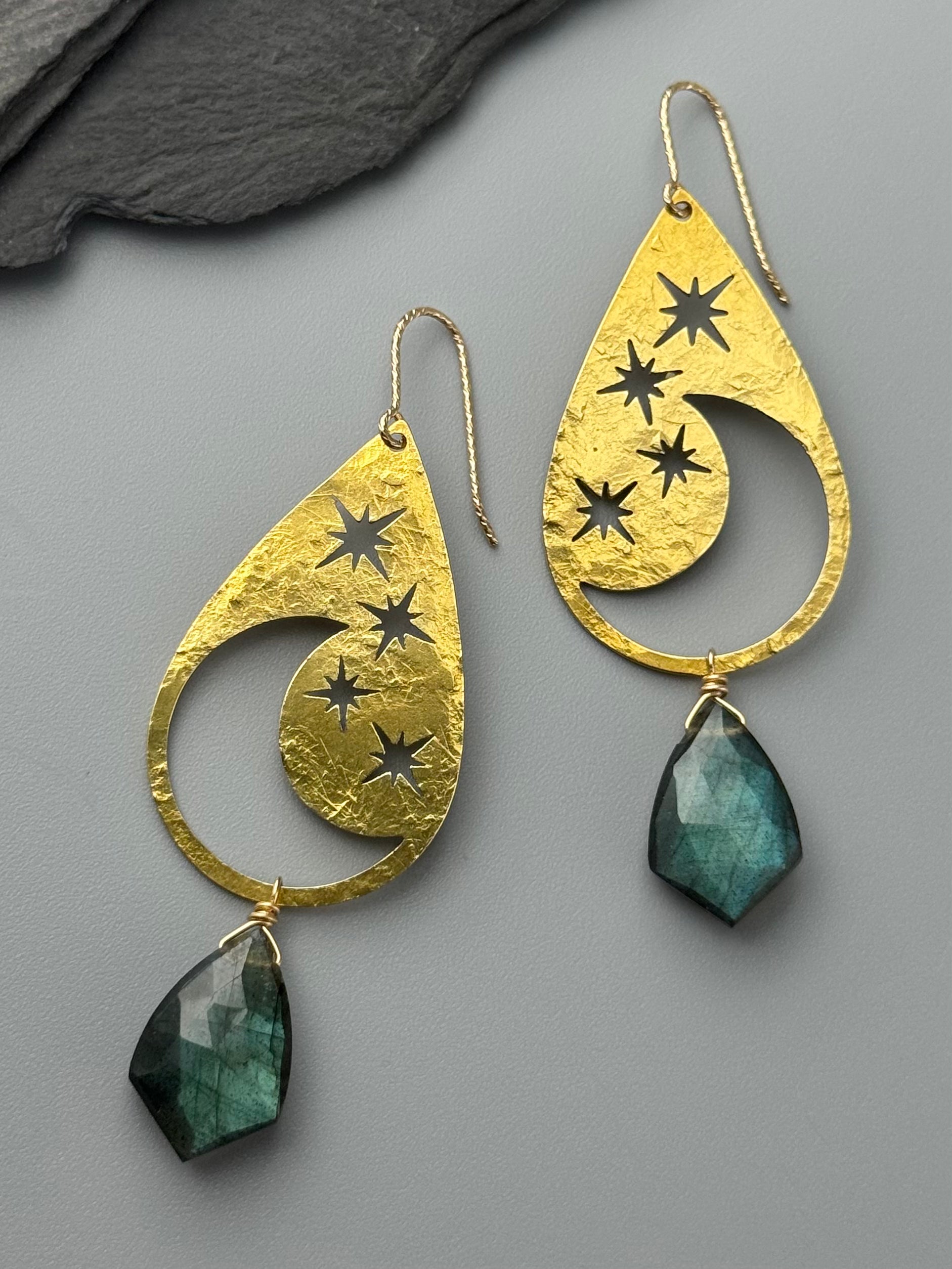 •CELESTINE• labradorite + gold earrings