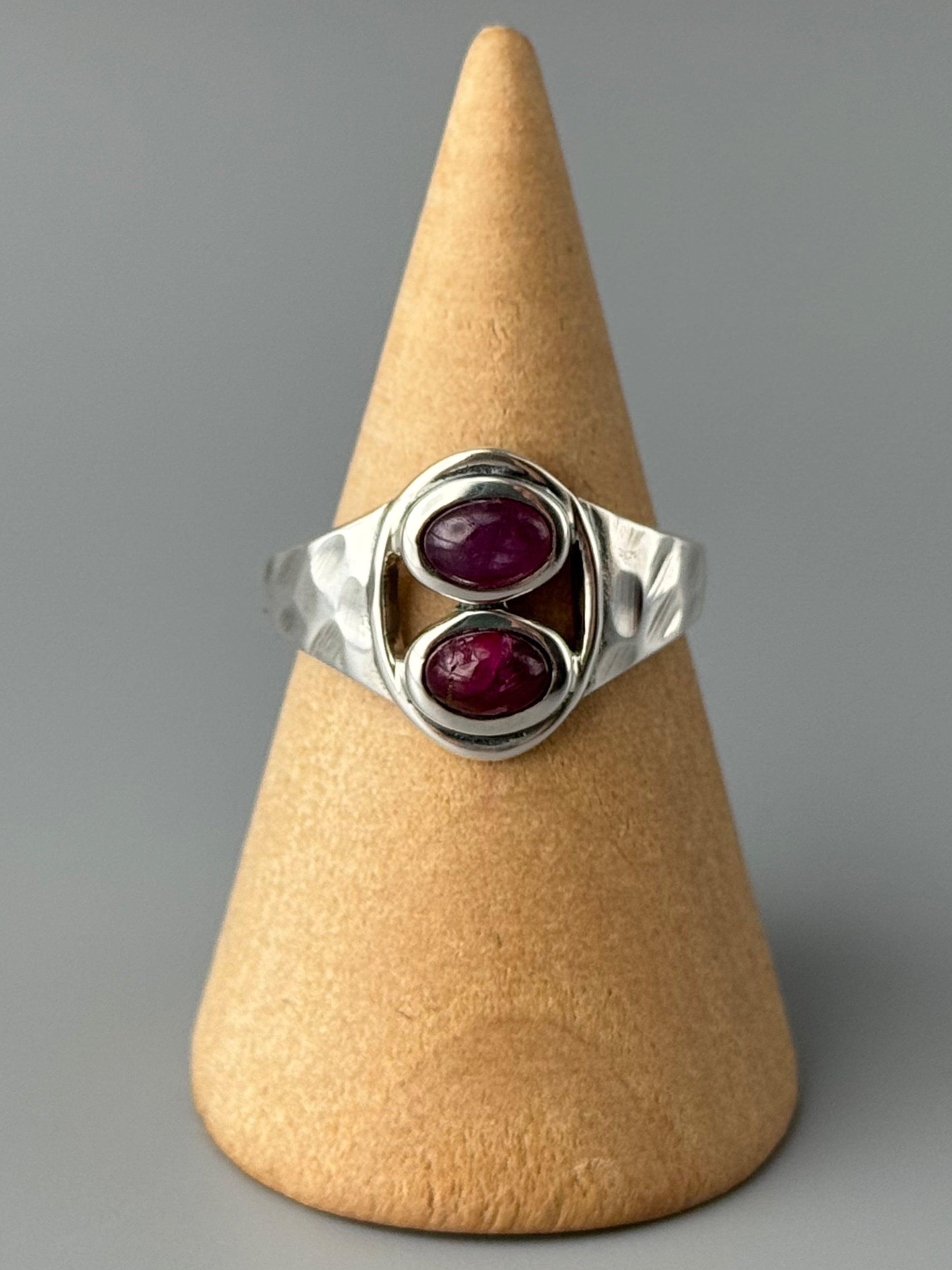 •RUBY - DOPPIO• hammered band silver ring (size 8)