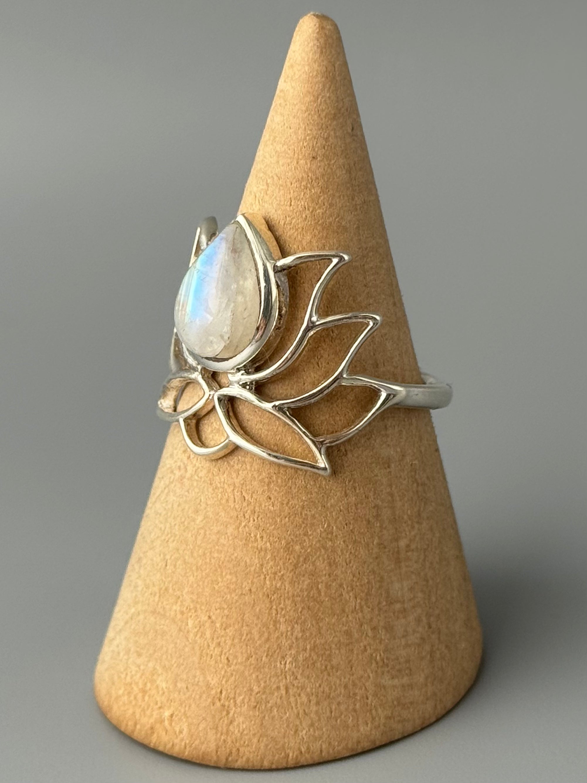 •RAINBOW MOONSTONE - LOTUS• silver ring (various sizes)
