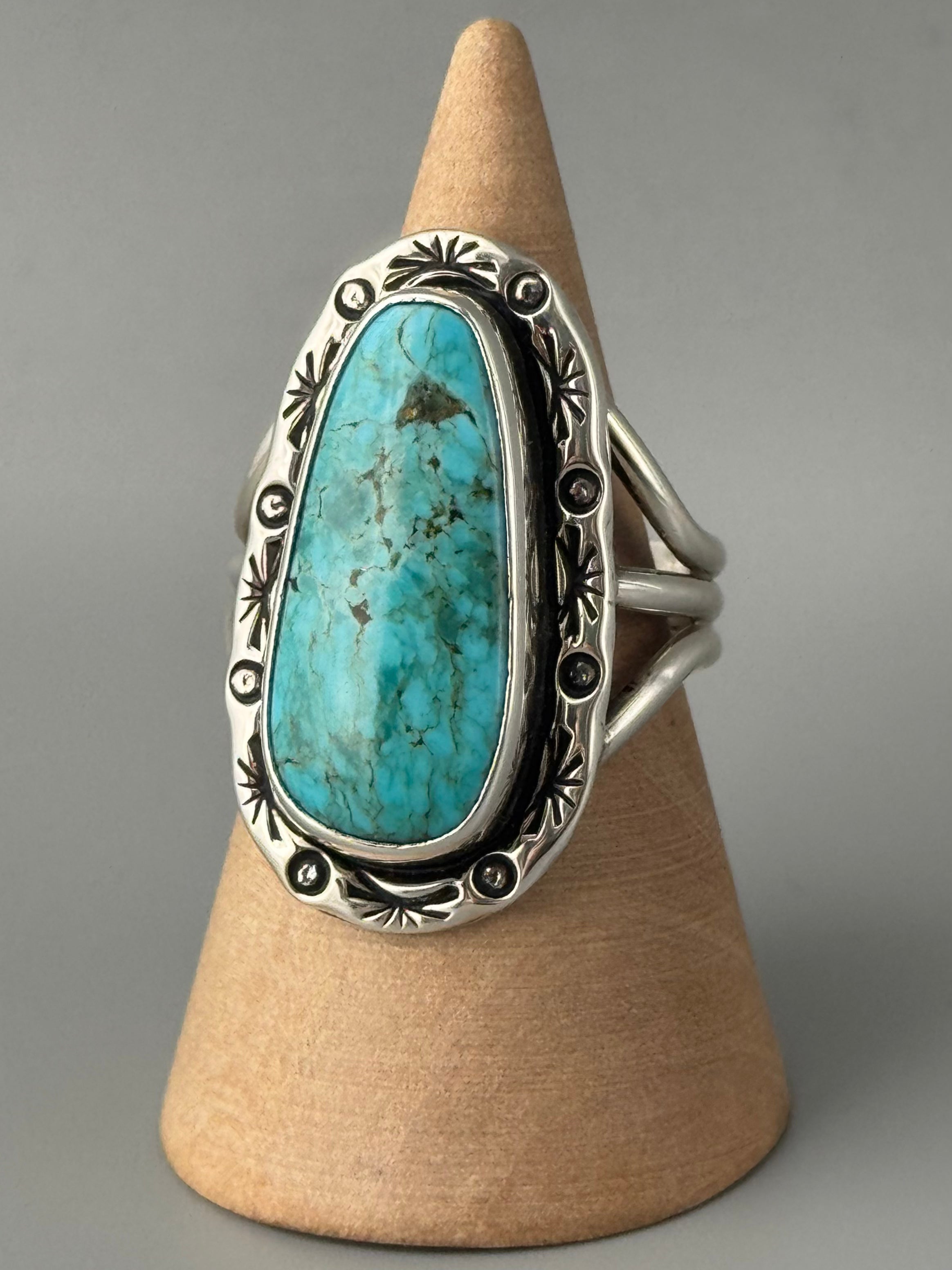 •KINGMAN TURQUOISE - SHÁ• Navajo silver ring (size 10.5)