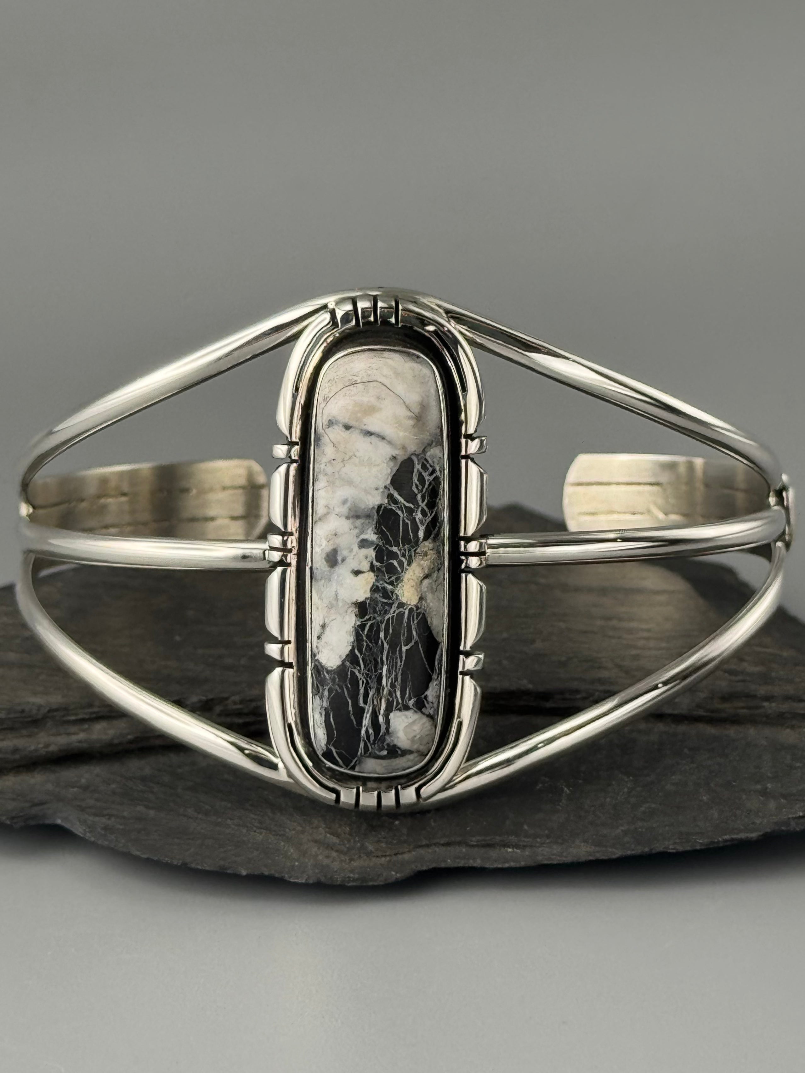 •WHITE BUFFALO - MOUNTAIN FEATHERS• Navajo sterling silver cuff bracelet (6.75" +/-)