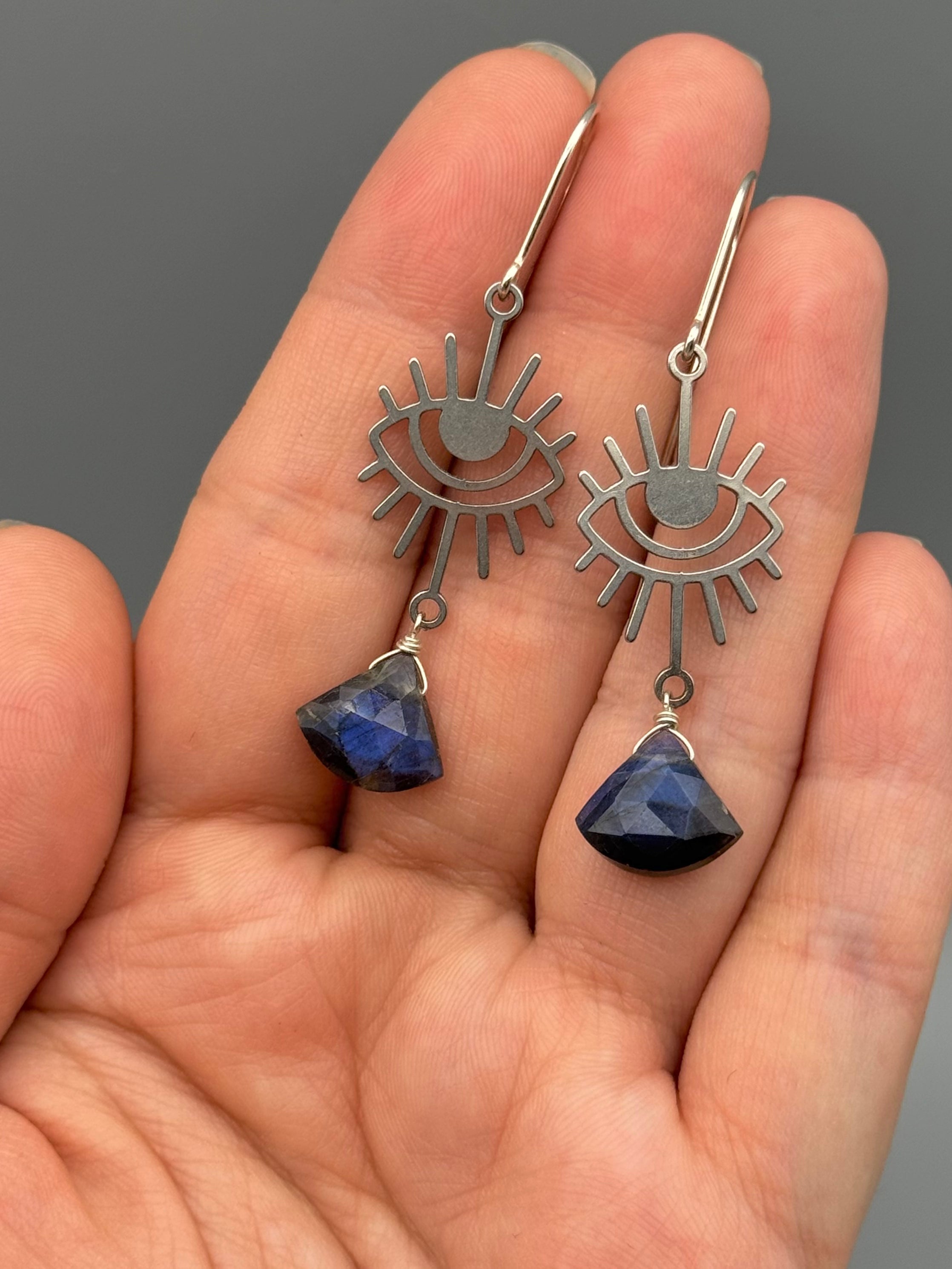 •EYE ON YOU• labradorite + silver earrings