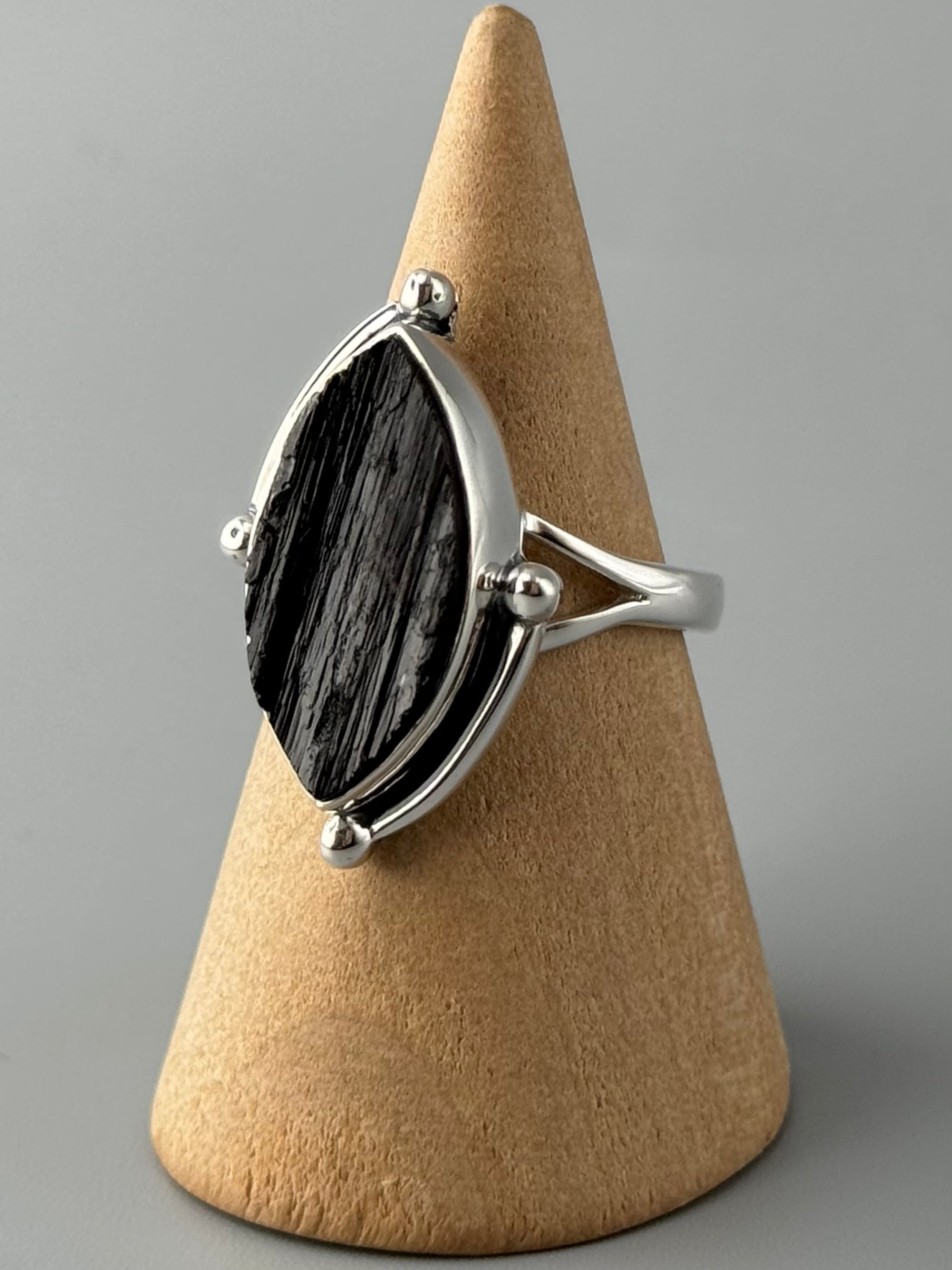 •BLACK TOURMALINE - BARBELLS• split band silver ring (various sizes)