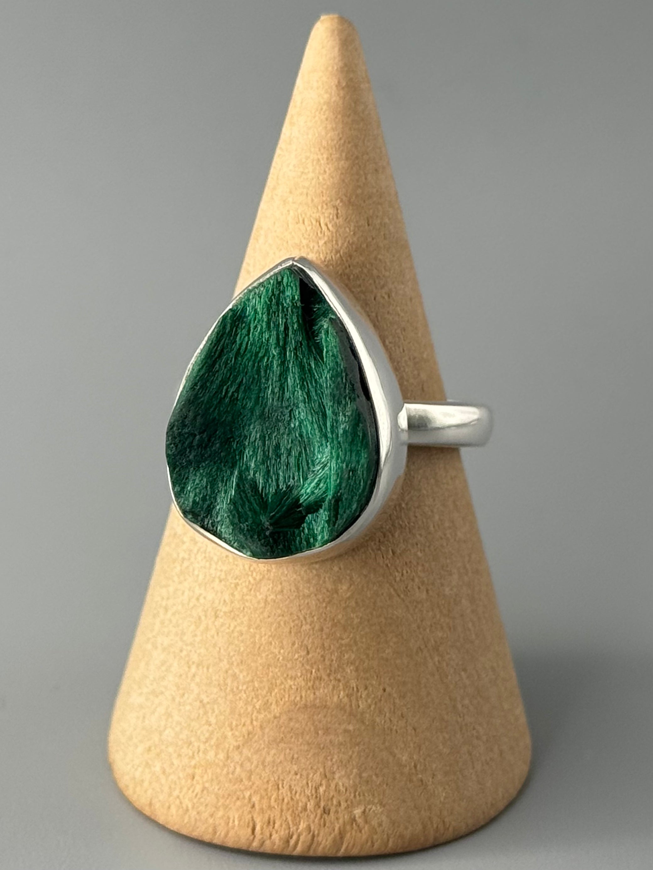•FIBROUS MALACHITE - TEAR• simple bezel silver ring (various sizes)