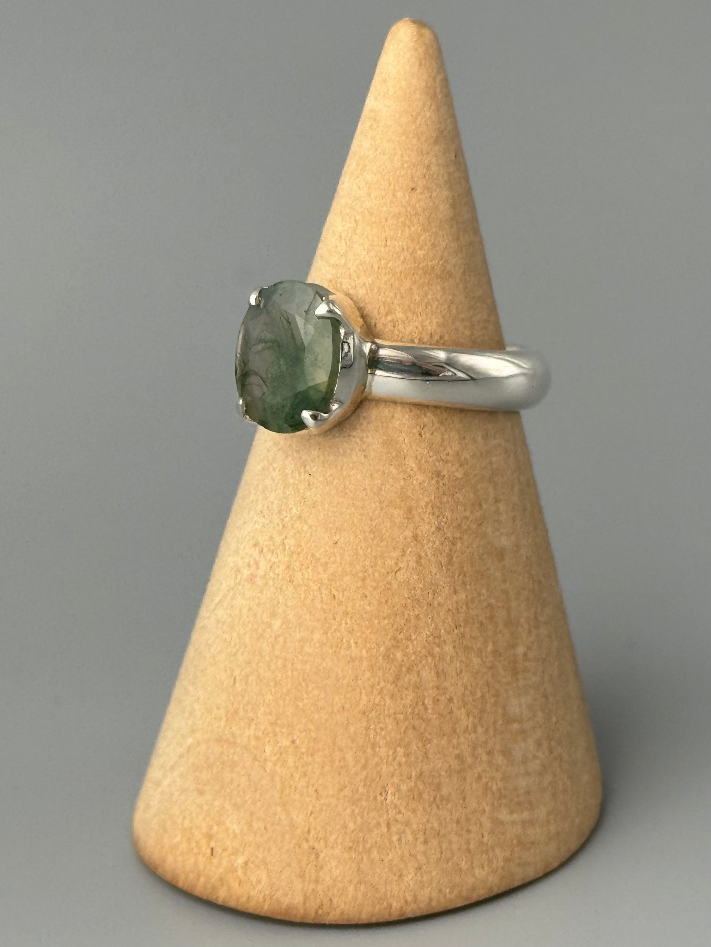 •FACETED MOSS AGATE - OVAL• prong set silver ring (size 5.25)