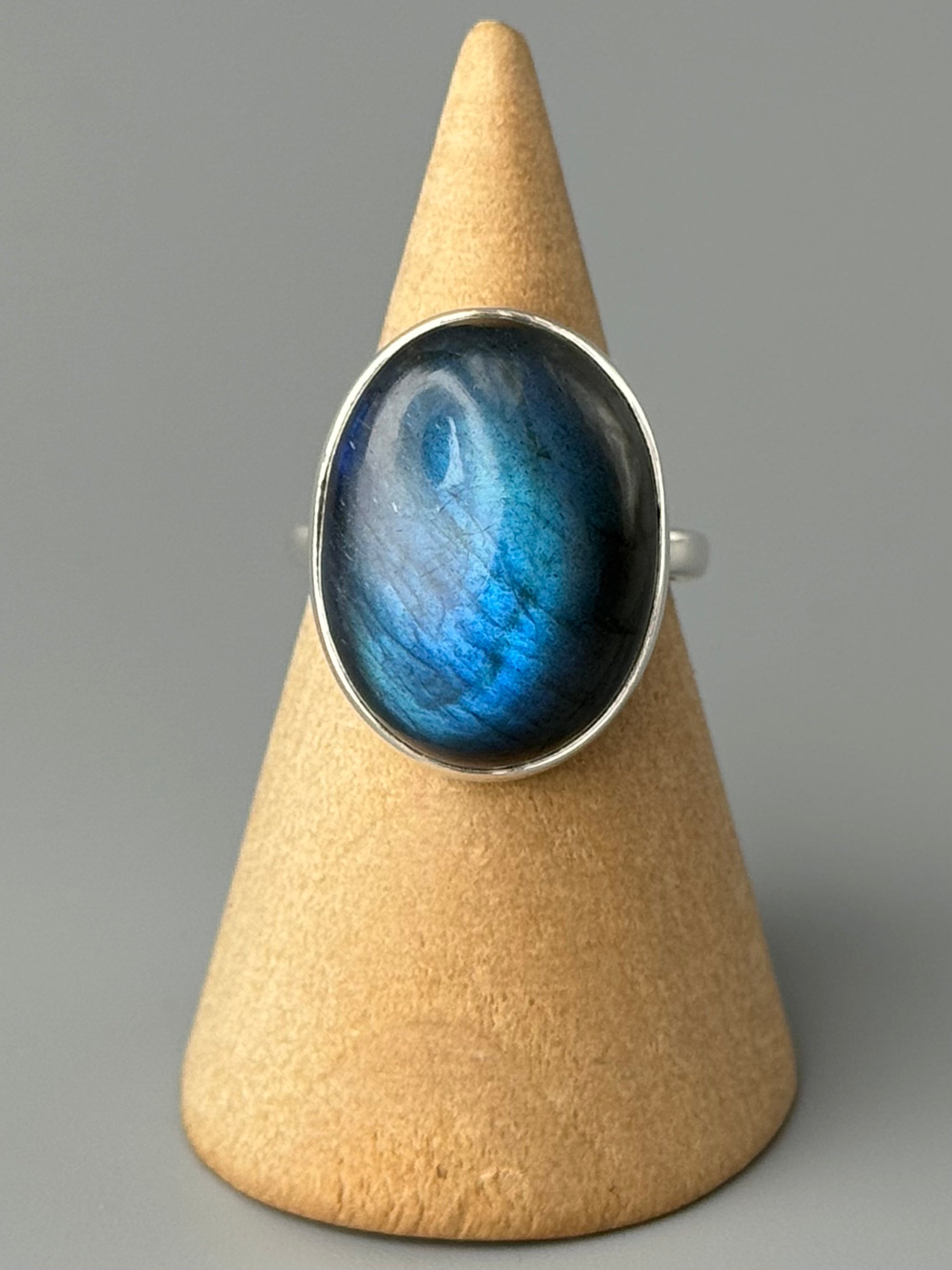 •LABRADORITE - OVAL - 1• simple band silver ring (size 7)