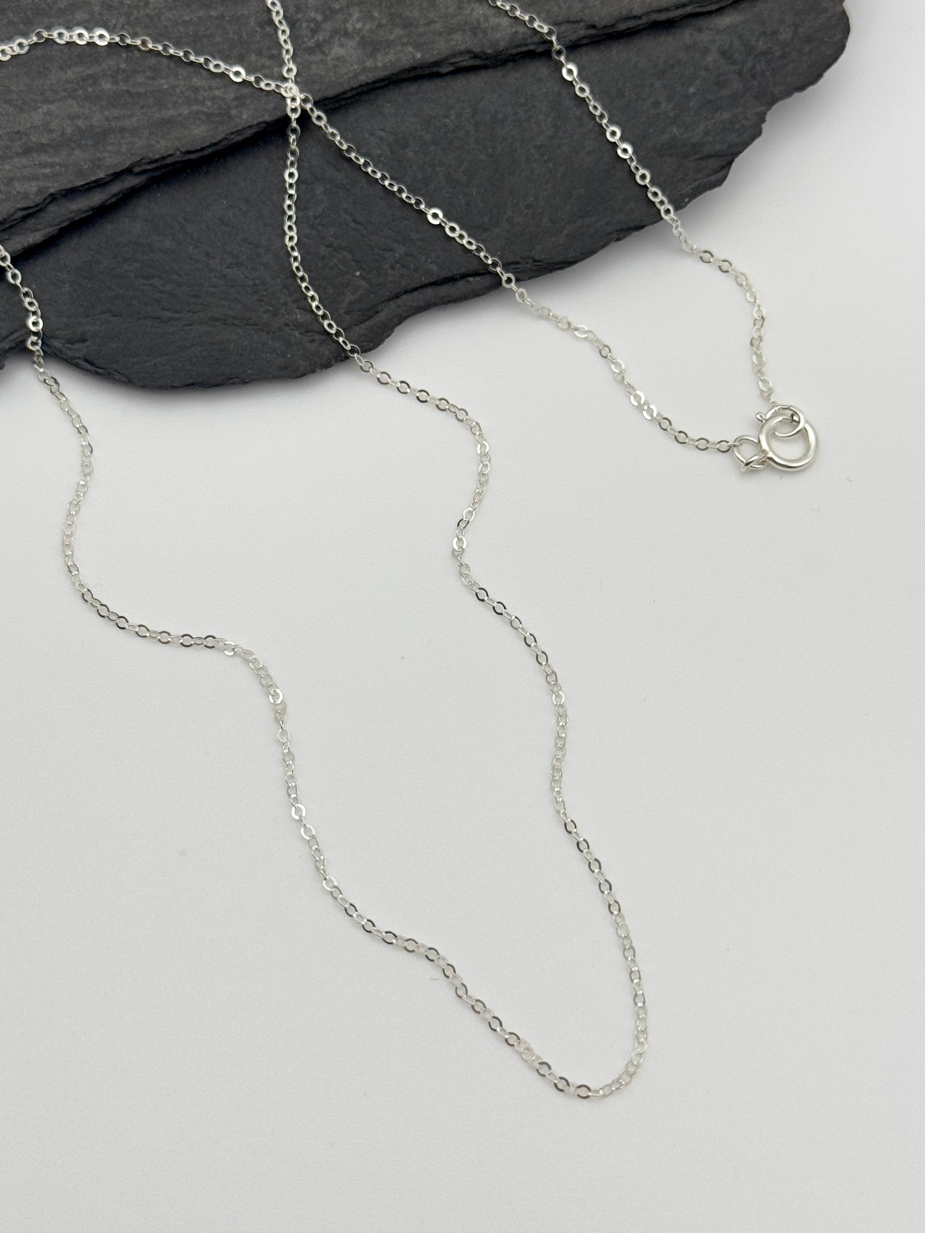 •PETITE CABLE• silver chain