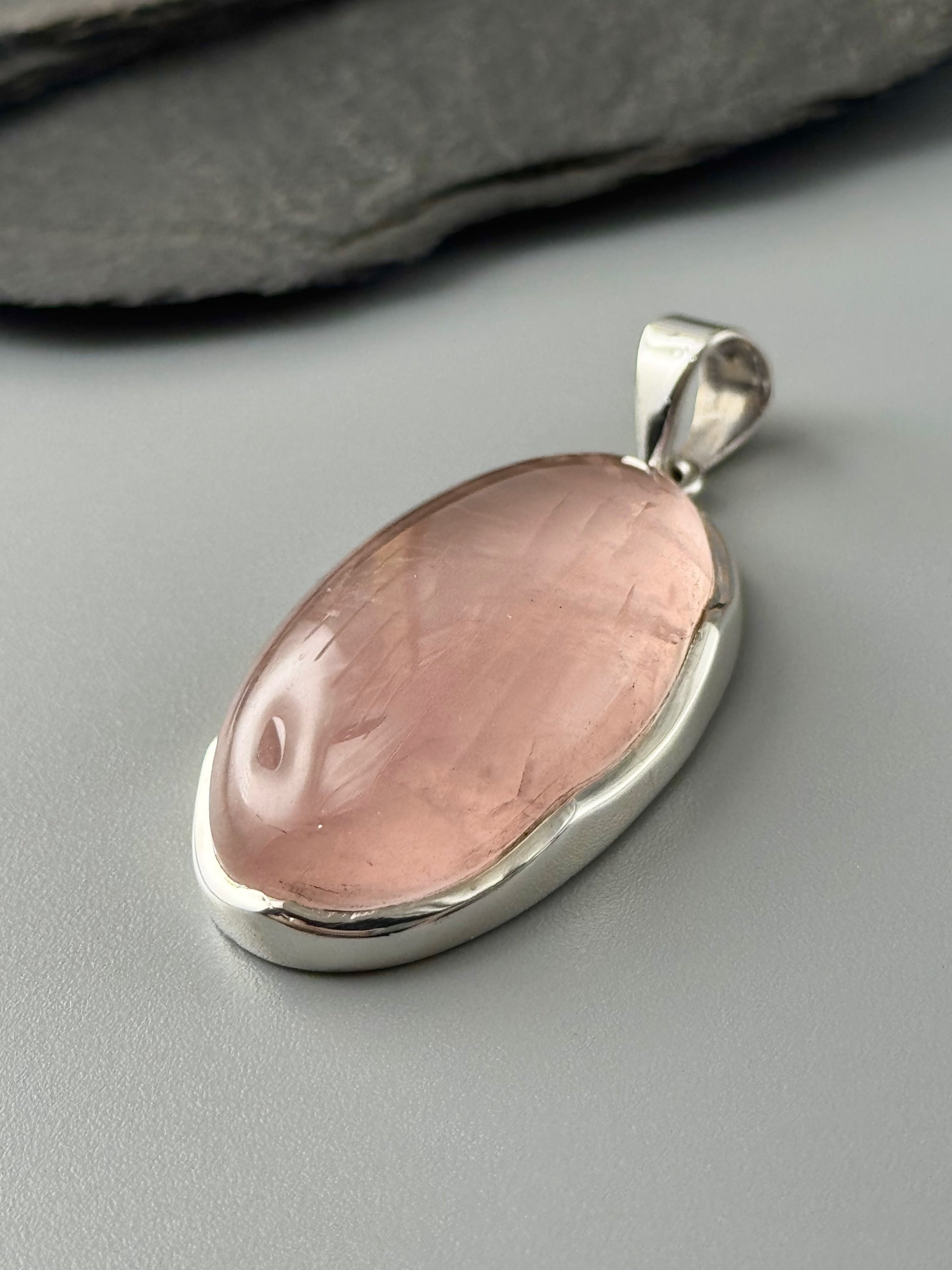 •ROSE QUARTZ - MEDIUM OVAL - SCALLOPED• sterling silver pendant