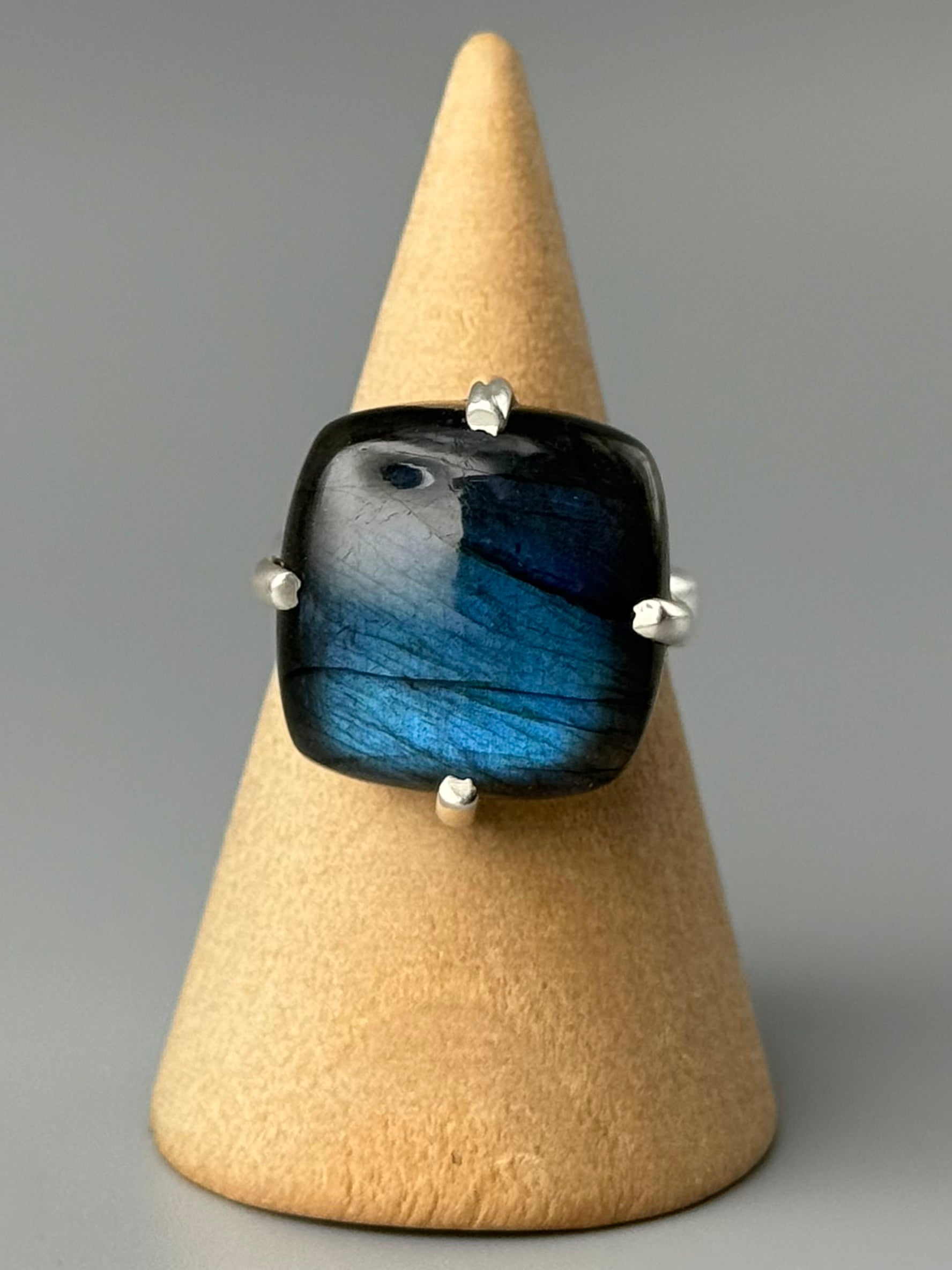 •LABRADORITE - SOFT SQUARE• prong set silver ring (size 8)