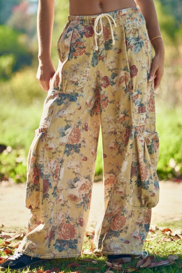 •MEADOW• soft floral cargo pants