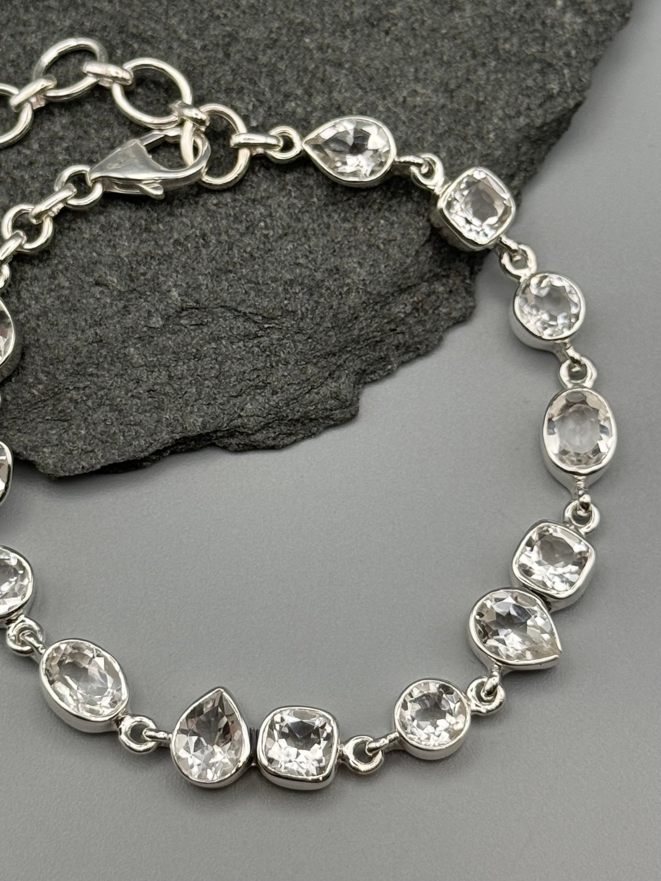 •CLEAR QUARTZ• linked silver bracelet (7.25" - 9")