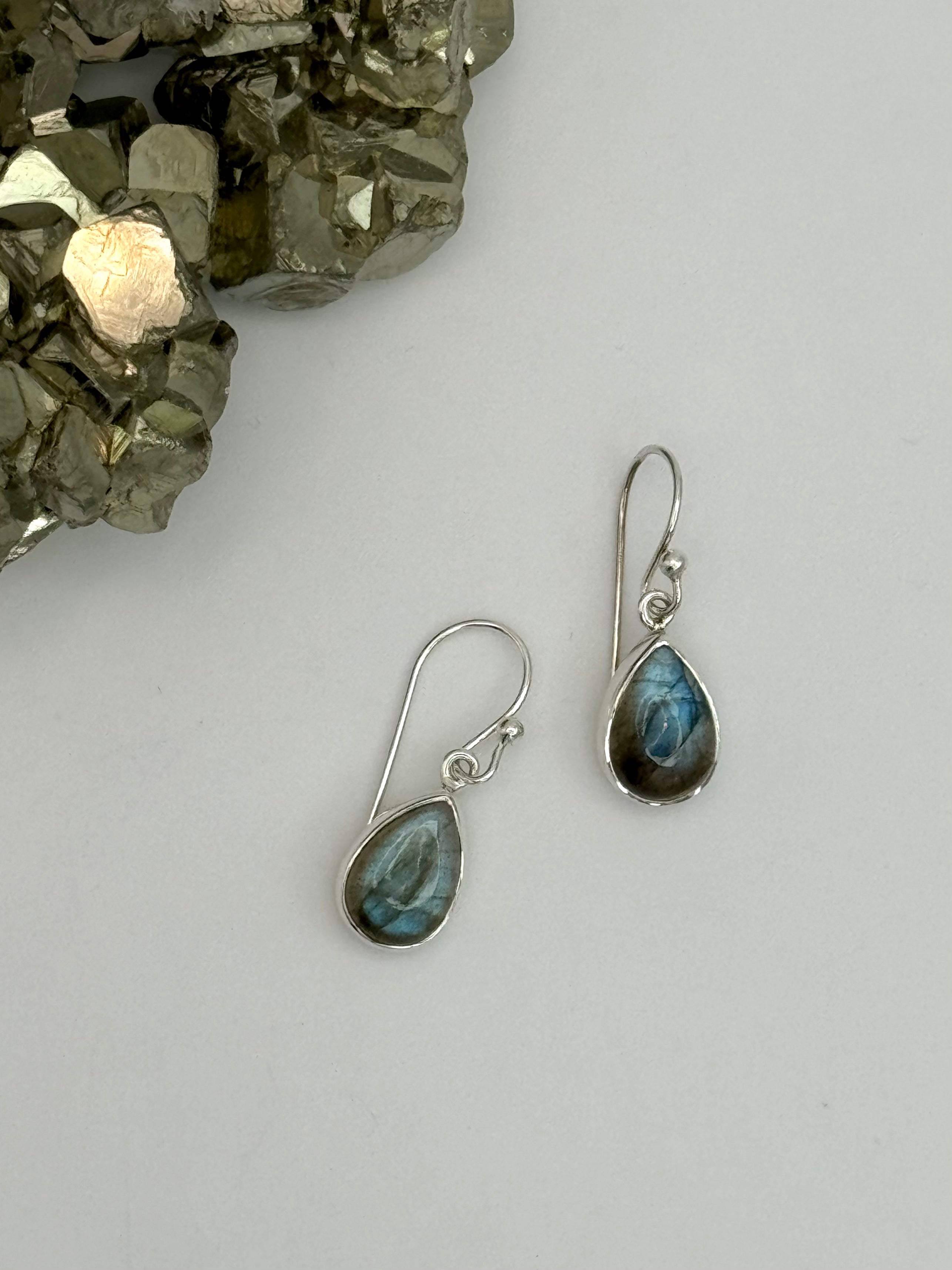 •LABRADORITE TEARDROP• silver dangle earrings