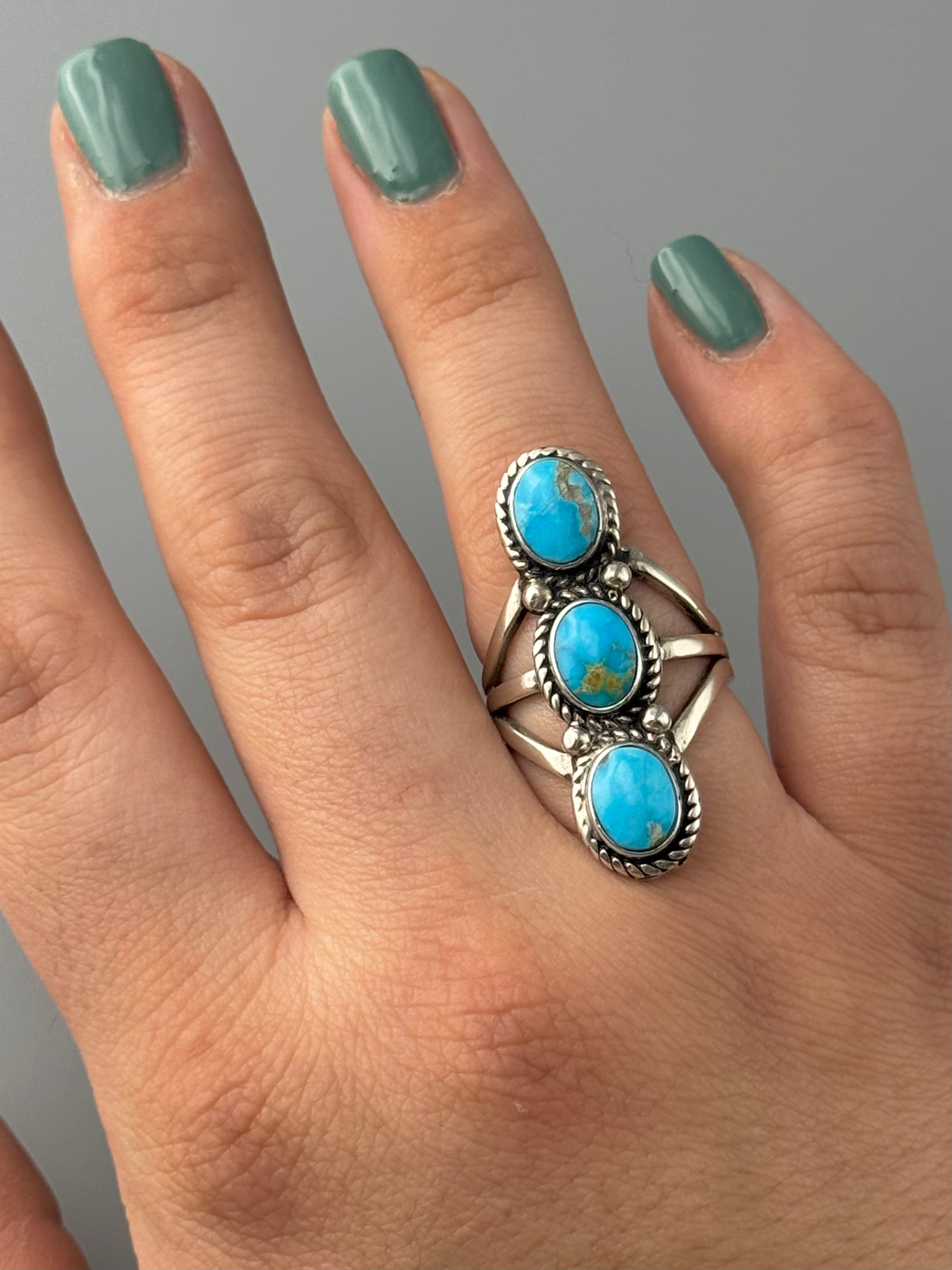 •BLUE RIDGE NEVADA TURQUOISE - TÁÁ• Navajo silver ring (size 7.75)