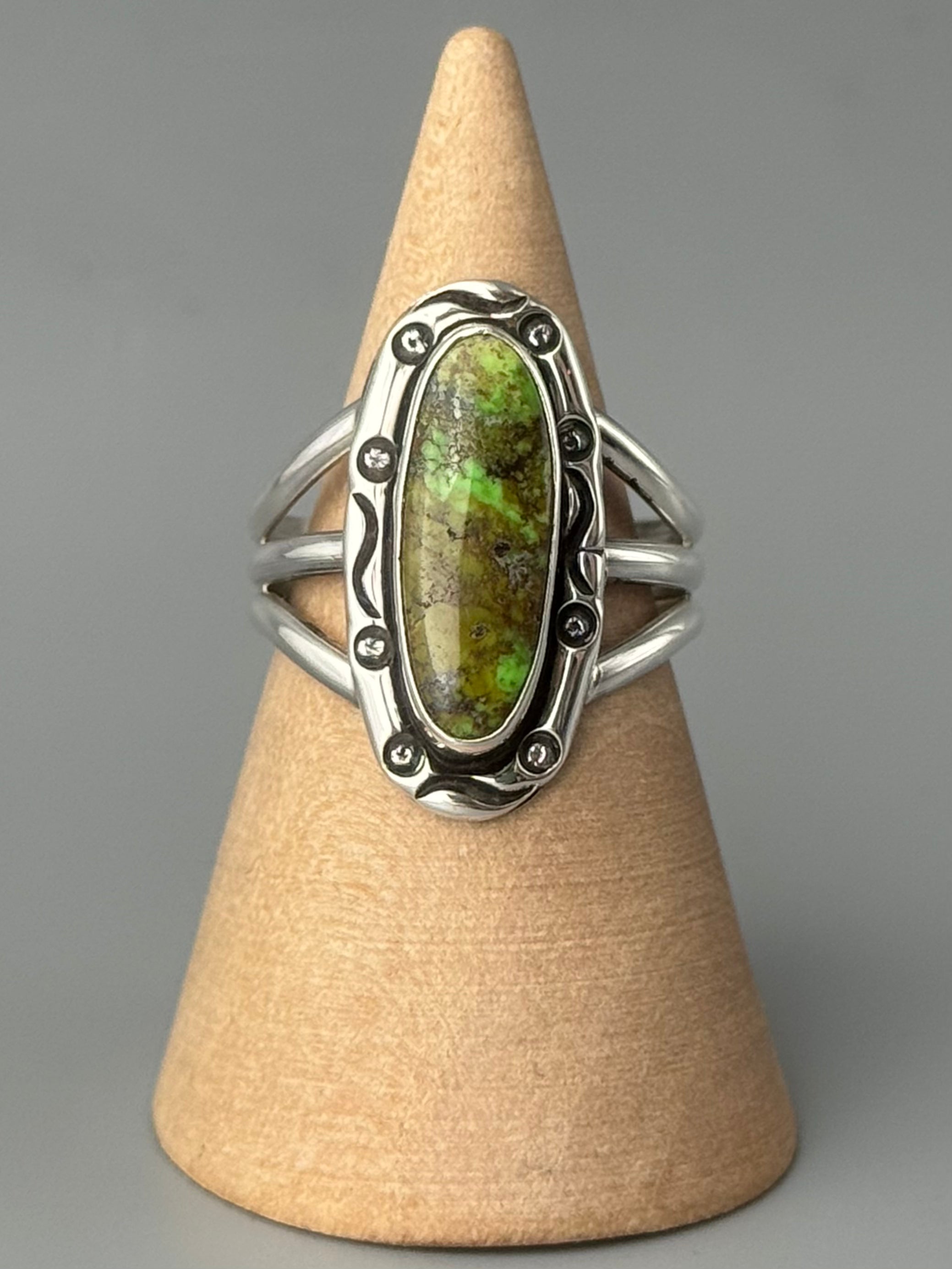 •GASPEITE - SMUDGE• Navajo silver ring (size 8.5)