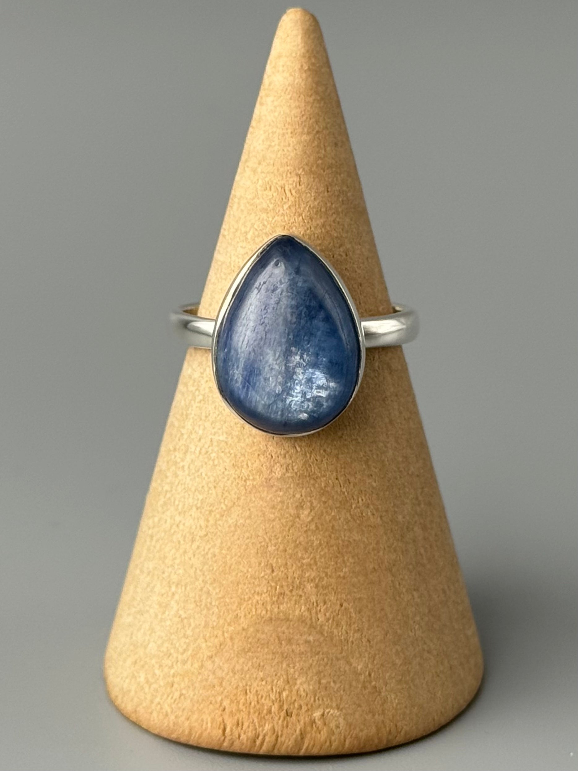 •KYANITE - TEAR• simple band silver ring (size 6.25)