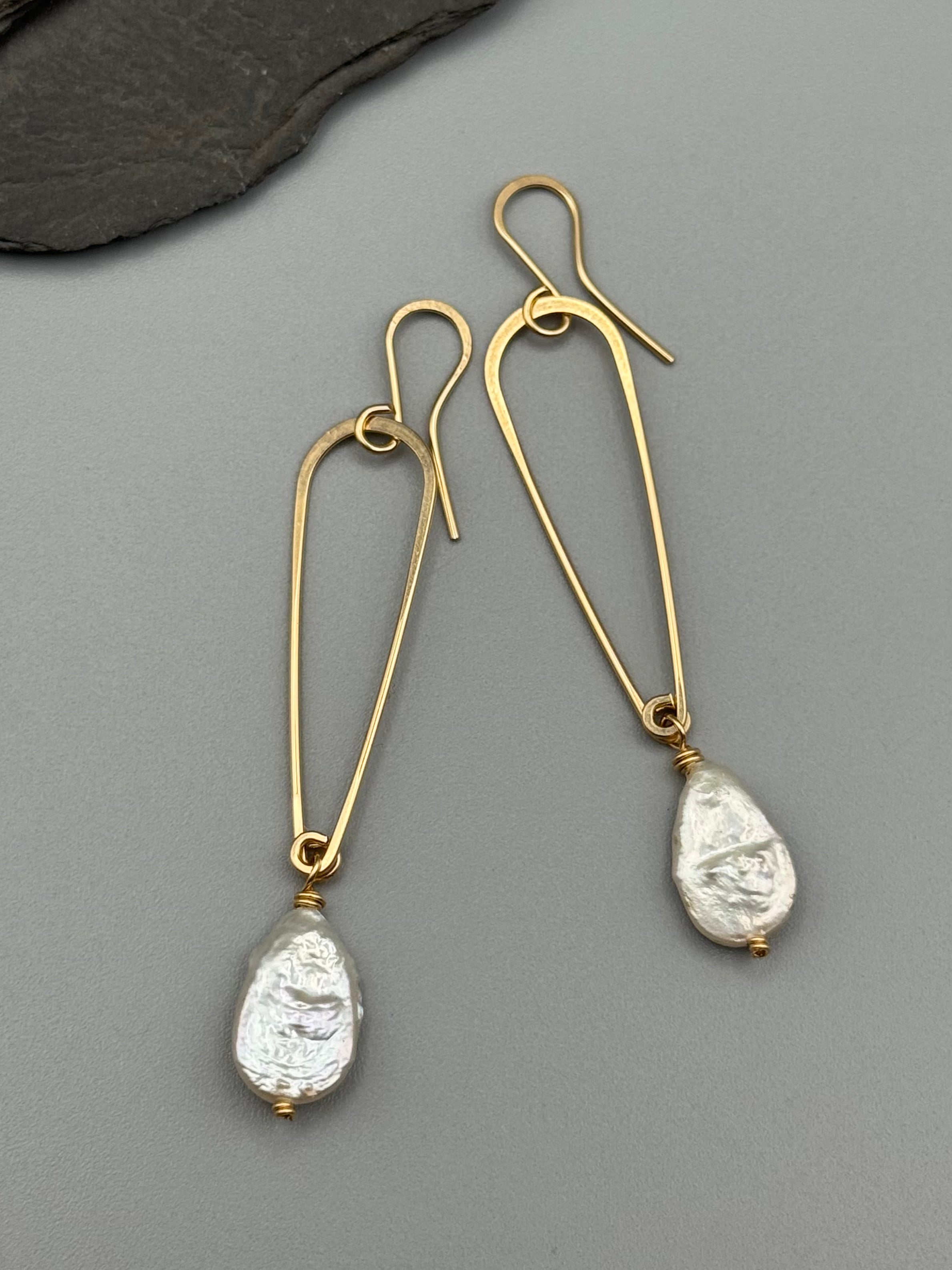 •TEARDROP• pearl + gold dangle earrings