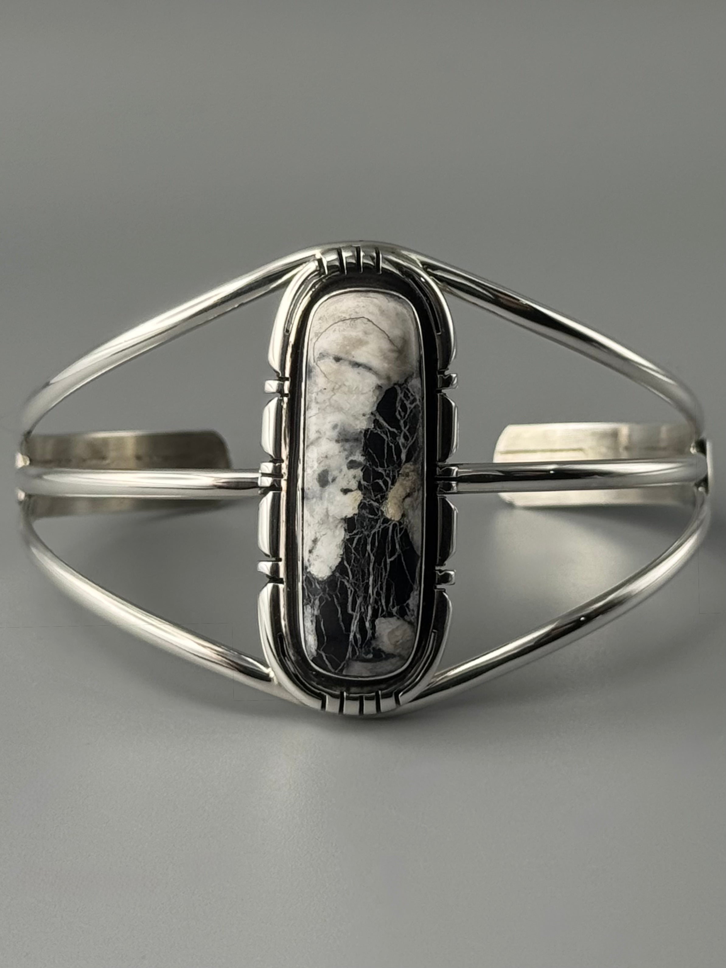 •WHITE BUFFALO - MOUNTAIN FEATHERS• Navajo sterling silver cuff bracelet (6.75" +/-)
