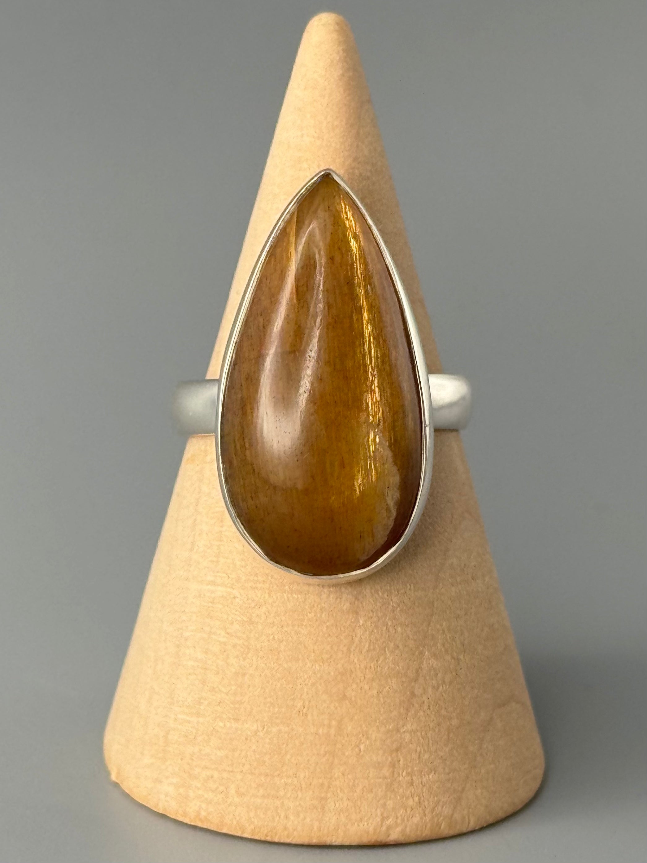 •SUN/MOONSTONE - TEAR• simple bezel silver ring (size 8)