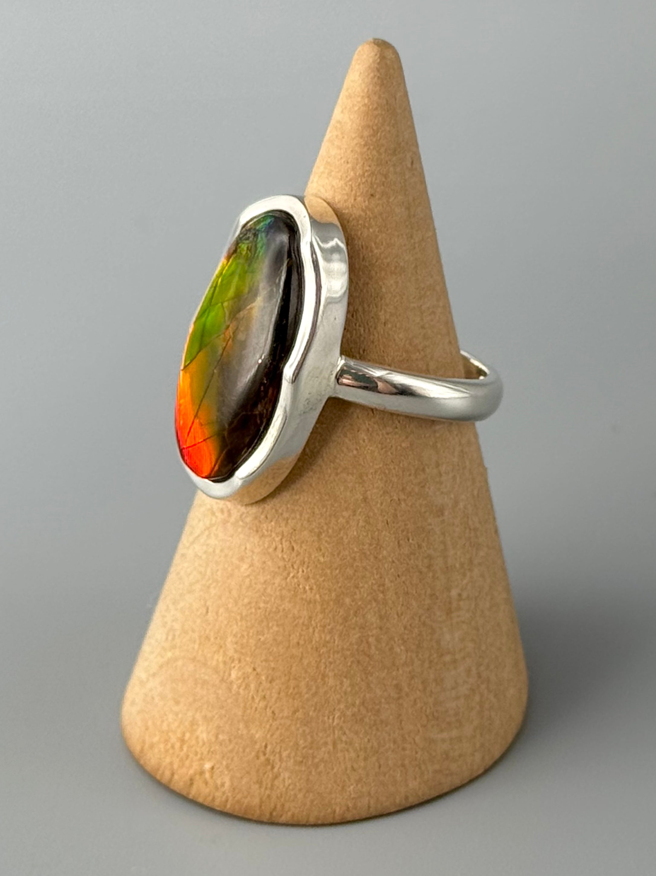 •AMMOLITE - OVAL• scalloped bezel silver ring (size 6.75)