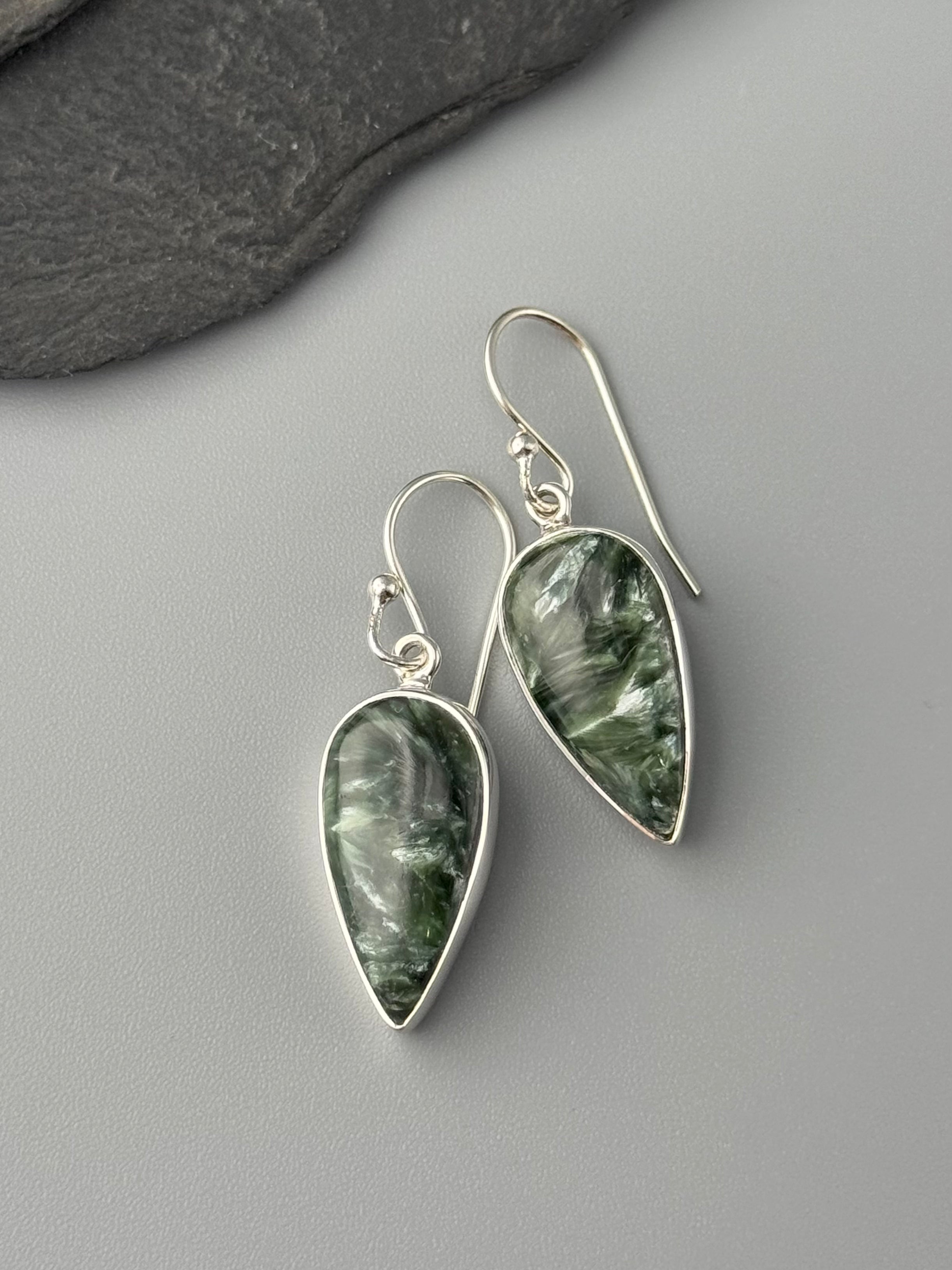 •SERAPHINITE - SPEAR TEAR• silver dangle earrings
